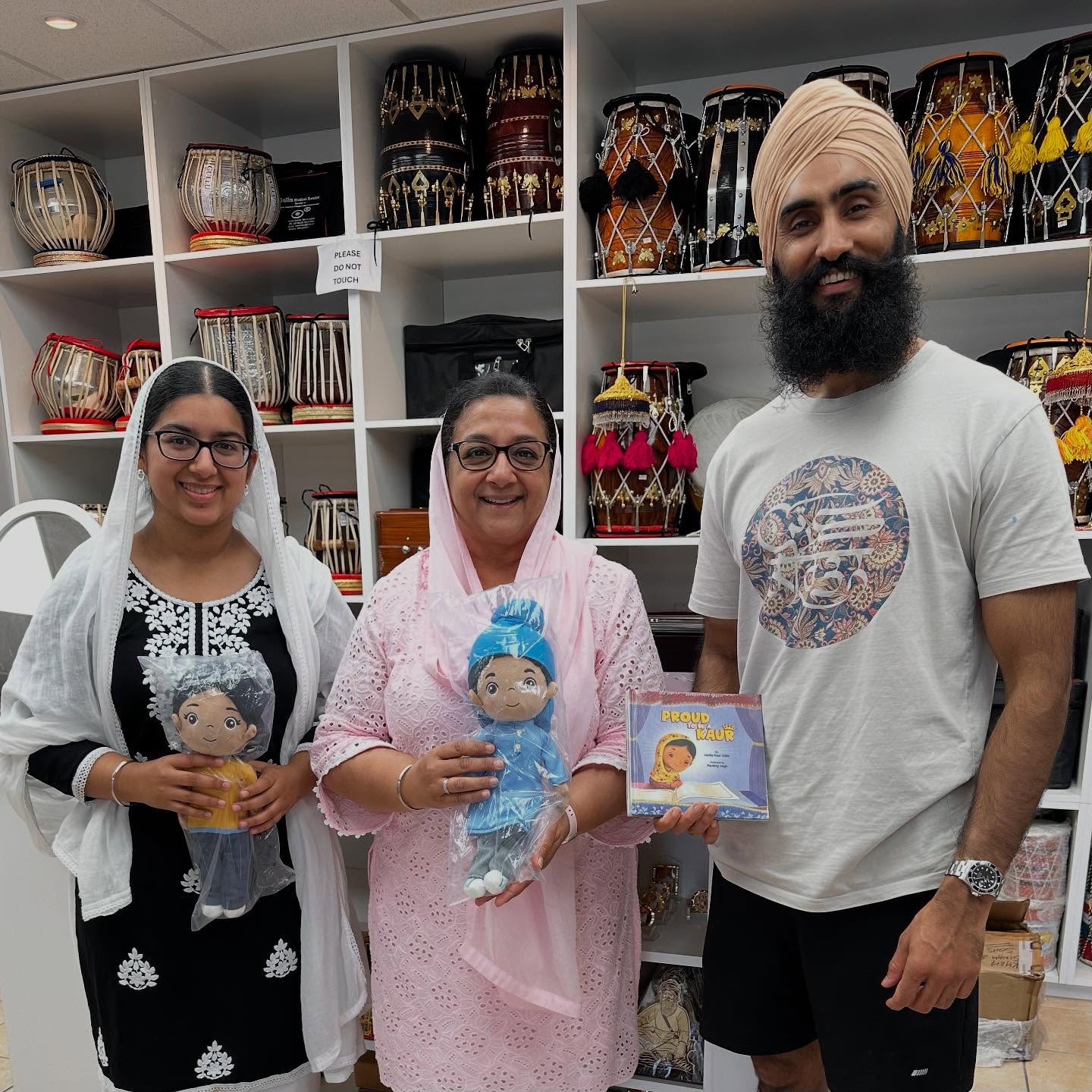 It was great to run into @bhaimanbirsingh at @khalsashop.ca today and present him with a set of my books and dolls!