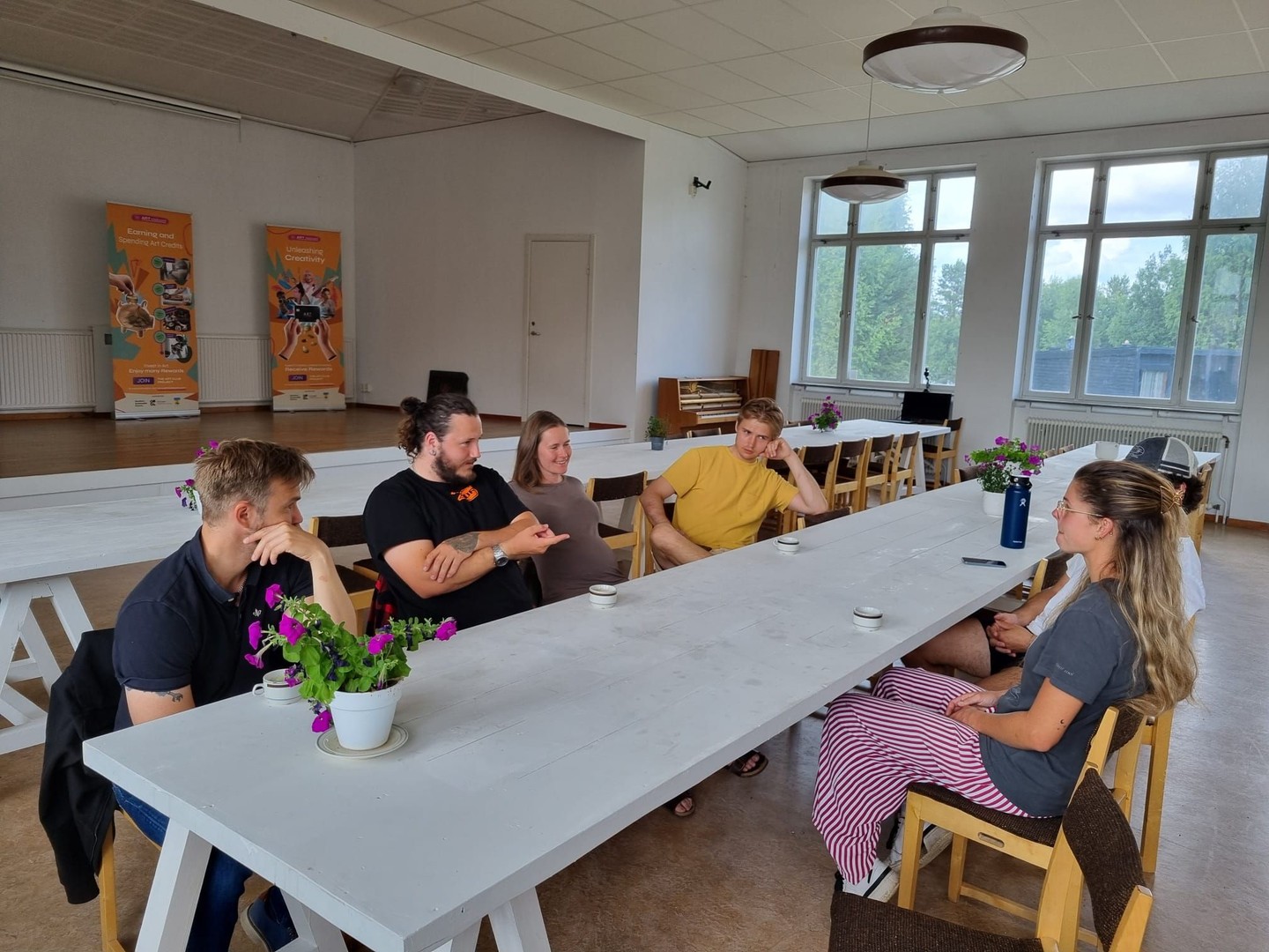 We had the pleasure of welcoming wonderful guests from Umeå, Arvid, Sebastian, Rebeca, and Tim. They came to learn more about our project and what we do here. We shared inspiring conversations and a truly lovely time together.
.
We’re always happy to open our doors to curious visitors, fellow creatives, and artists, every visit brings new energy, ideas, and inspiration. 🎨💬🧡