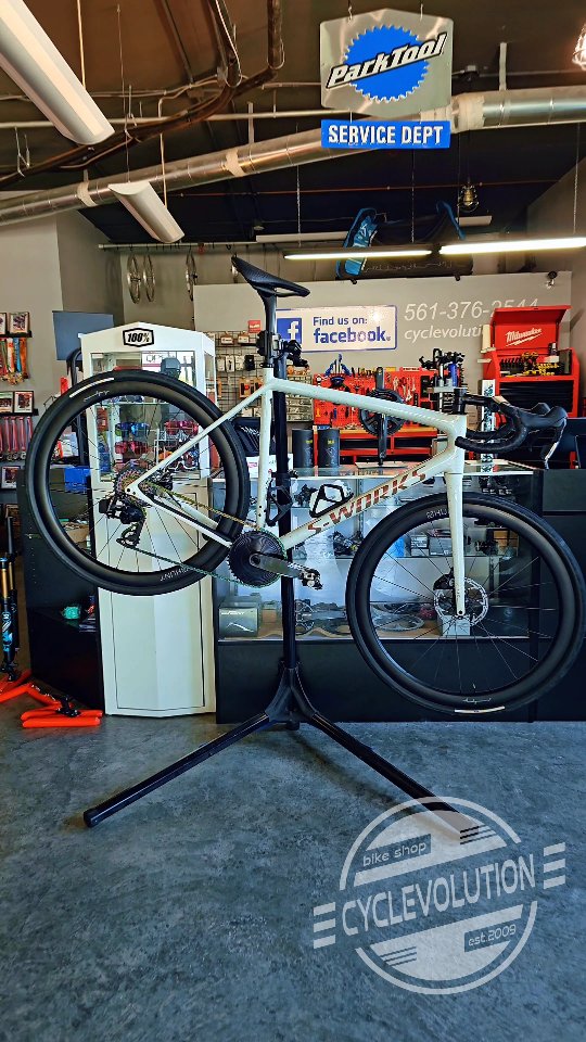 Custom build @iamspecialized_road gravel bike.
#cyclevolution #smallbusiness #bikelife #bikepic #bikelove #bikeshop #bikeporn #unboxingbike #bicyclelife #bicyclelife #bikeshoplife #localbikeshop #supportlocalbikeshop #delraybeach #delray #a1aflorida #gravelbike #roadbike #sram #sramaxs #3tbikes