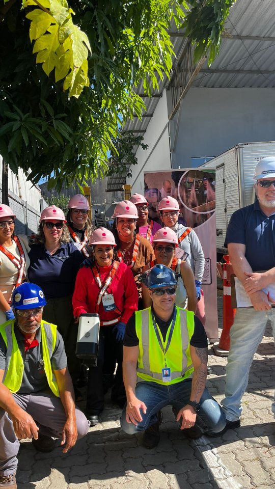 No último final de semana, nos dias 26 e 27 de julho, começamos a etapa prática do curso de Operadora e Navegadora de Furo Direcional em São Paulo, com direito à vivência em campo do processo de perfuração. São mulheres indo em busca de conhecimento e se aperfeiçoando ainda mais neste segmento tão importante para a economia do país, que é a construção civil.
Essa jornada de aprendizado acontece em parceria com Comgás, Uniforte Engenharia e Construtora e Servmachine, e representa mais um passo importante para o avanço feminino na operação de tecnologias essenciais para o setor.
#IMEC #InstitutoMulherEmConstrução #MulherEmConstrução #CapacitaçãoFeminina #FuroDirecional #Comgás #Uniforte #Servmachine #FormaçãoProfissional #ConstruçãoCivil