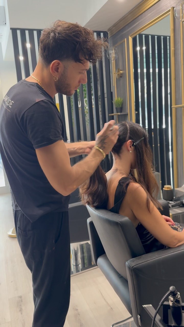 Chignon basso per i tuoi eventi di gala ✨ elegante e sexy #hairstyles #acconciature #capelli #hair #hairtips #mec #misseuropecontinental @angela.misseuropecontinental