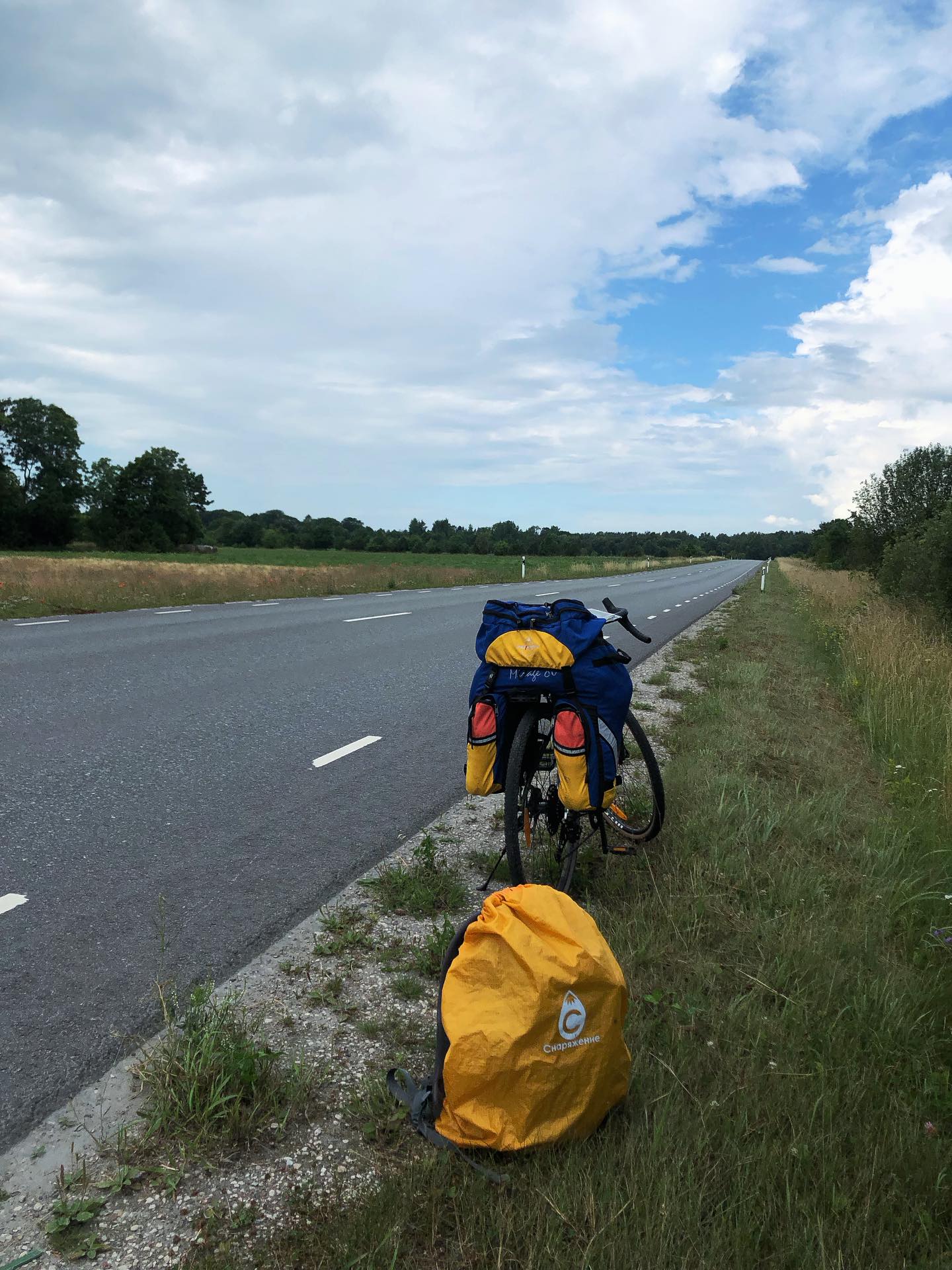 Some pictures from my bicycle trip to Saaremaa on July 16-19.2025
The hike was both hard and relaxing. Estonia is an amazing country, full of hidden natural, cultural and historical treasures.♥️
And I love Estonia’s street art!🙂
#Saaremaa #Estonia🇪🇪 #gravelestonia #bikepacker #retkipyöräily