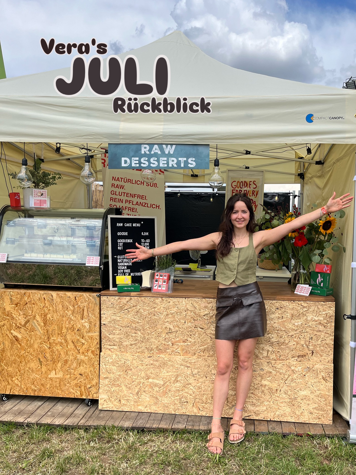 Vera's JULI Rücklick
1.) der erste und vermutlich auch der Tag an dem wir die meisten Sonne abbekommen haben 🫣😄
2.) Goodies fotografieren, eine meiner weiteren "Aufgabe" - die ich aber echt gerne mache.😊🫶
3.) Einmal alles durcheinander wirbeln😅 Ich hatte kurzer Hand einfach entschieden, alles umzustellen, weil es platztechnisch hinten und vorne nichtmehr gepasst hat und das Tetris spielen aufgrund der fehlenden Lagerkapizität nur noch nervig war.. obwohl wir wirklich viel Platz haben.👌🏻
4.) die wenigen sonnigen Tage wurden trotz vielen Arbeitstsunden und langen Tagen trotzdem irgendwie genossen.☀️
5.) Sommersorten >>>
Ihr liebt Bownty und ich auch! Davon wird immer genascht 🥥
6.) unser letztes Juli Wochenende auf dem Open Beatz war nicht ganz so wie erhofft, eine Mischung aus Regen, Sonne, Match lauter Musik und Goodies.. die Stimmung war dennoch echt gut🙌🏼👌🏻
7.) übrigens gibt's bei uns immer grtis was zu probieren - auch wenn davon immer mal was in meinem Bauch landet😅
8.) Finally neue Flyer - liebe sie! 😻 Wollte unbedingt ein neues design - Danke @amelie.abr für deine Unterstützung 😊🫶
9.) Himbeere & Pistazie kann ich euch nicht vorenthalten. Ich konnte sie auch nicht "nur" als Muttertagsspecial bringen - dafür ist sie vieeeeeeel zu lecker. Deshalb jetzt der neue Sommerhit bei uns🤗
10. seit Jahren mein natürlicher Energy Kick - frisch gepresste Säfte 🥤
11.) Boxen packen😏 man könnte meinen, das geht ruckzuck, aber da täuschst du dich.😅 die Goodies landen (leider) nicht automatisch in der Box und die Box faltet sich auch nicht von alleine. Das passiert ebenfalls alles in Handarbeit. 👋
12.) Dass es so schnell ging war nicht geplant, aber da ich kurzentschlossen mein Auto verkauft hatte und es ohne halt auch nicht geht, hab ich diese süße Miezi beim Automieten getroffen.🐈
13.) Irgendwas selbst gestalten? Dadrauf hatte ich Lust und am Ende kam das dabei raus.🙃
#juli #natürlichgesund #intuitiveeating