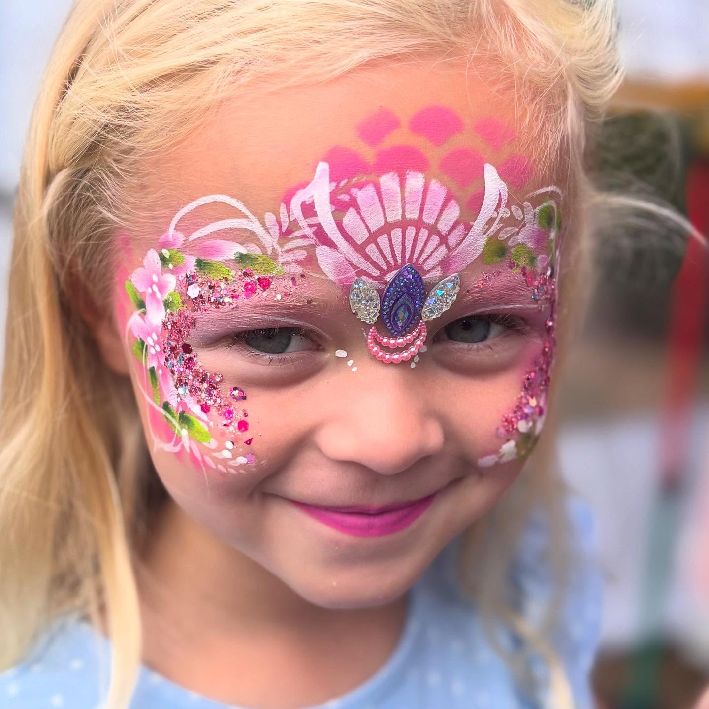 A few faces from @uptoncountrypark today 🤩 I had a slightly dramatic morning locking my keys in my van. If anyone needs a locksmith I can now recommend a great one 😂💕✨ #facepainting #facepaintersofinstagram #facepaintingkids #facepainter #facepaintingideas