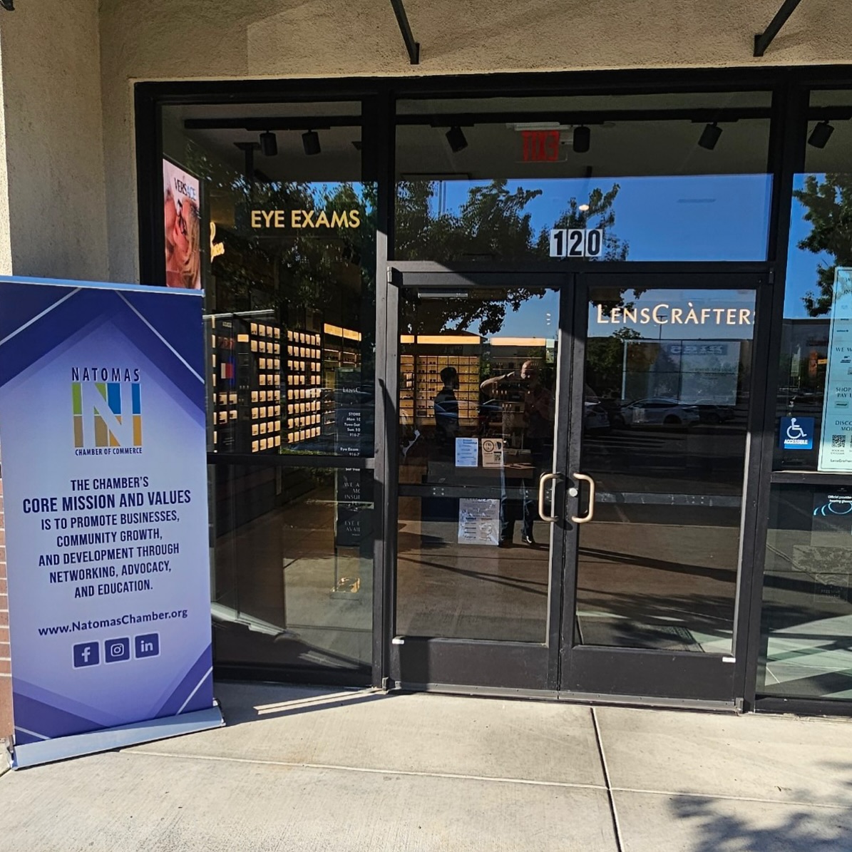 I got so wrapped up in connecting that I forgot to capture the moment with photos! 🤦🏻♀️
Ironically, I went on a spiel about how important it is to capture your eye health with @optomap 🤪
It was fun @natomaschamber 🥯☕️ Thank you @joethemortgagegiant for stepping in with the 📸 Excited to catch everyone at the next event!
#supportsmallbusiness