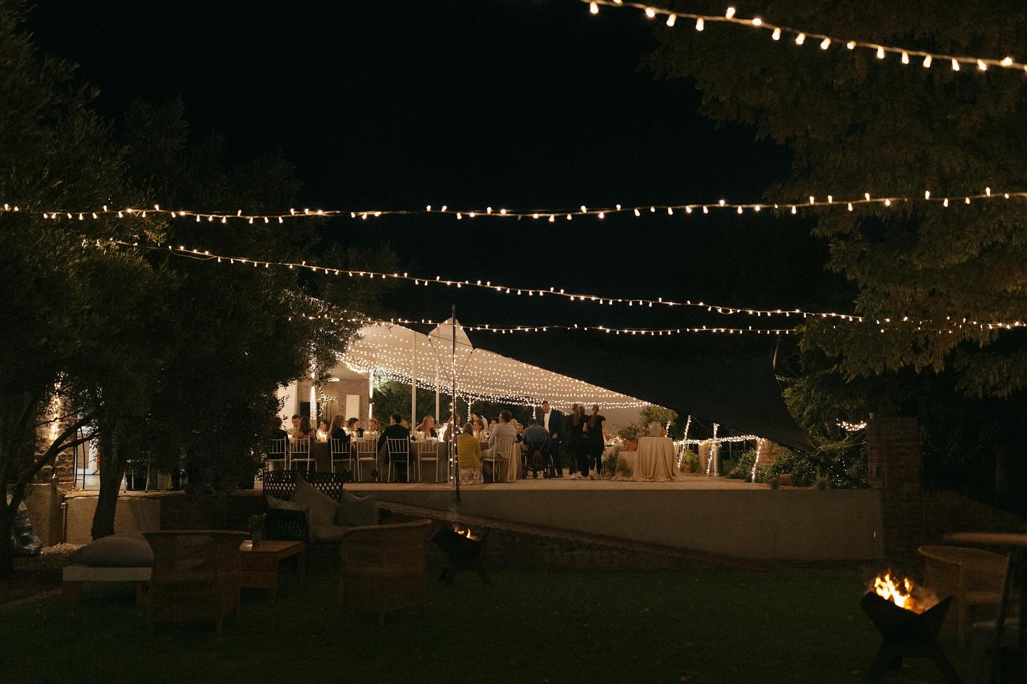 What’s your back up plan for your wedding day? Our Bedouin tent is included in the venue hire, so if you need to make a call because of rain then the tent goes up, and your stress goes away ☔️
#oliverock
#gardenwedding
#outdoorvenue
#tentedwedding
#bedouin
#destinationwedding
@olive_rock_venue
@andreacronje
@saweddings
@tulbagh