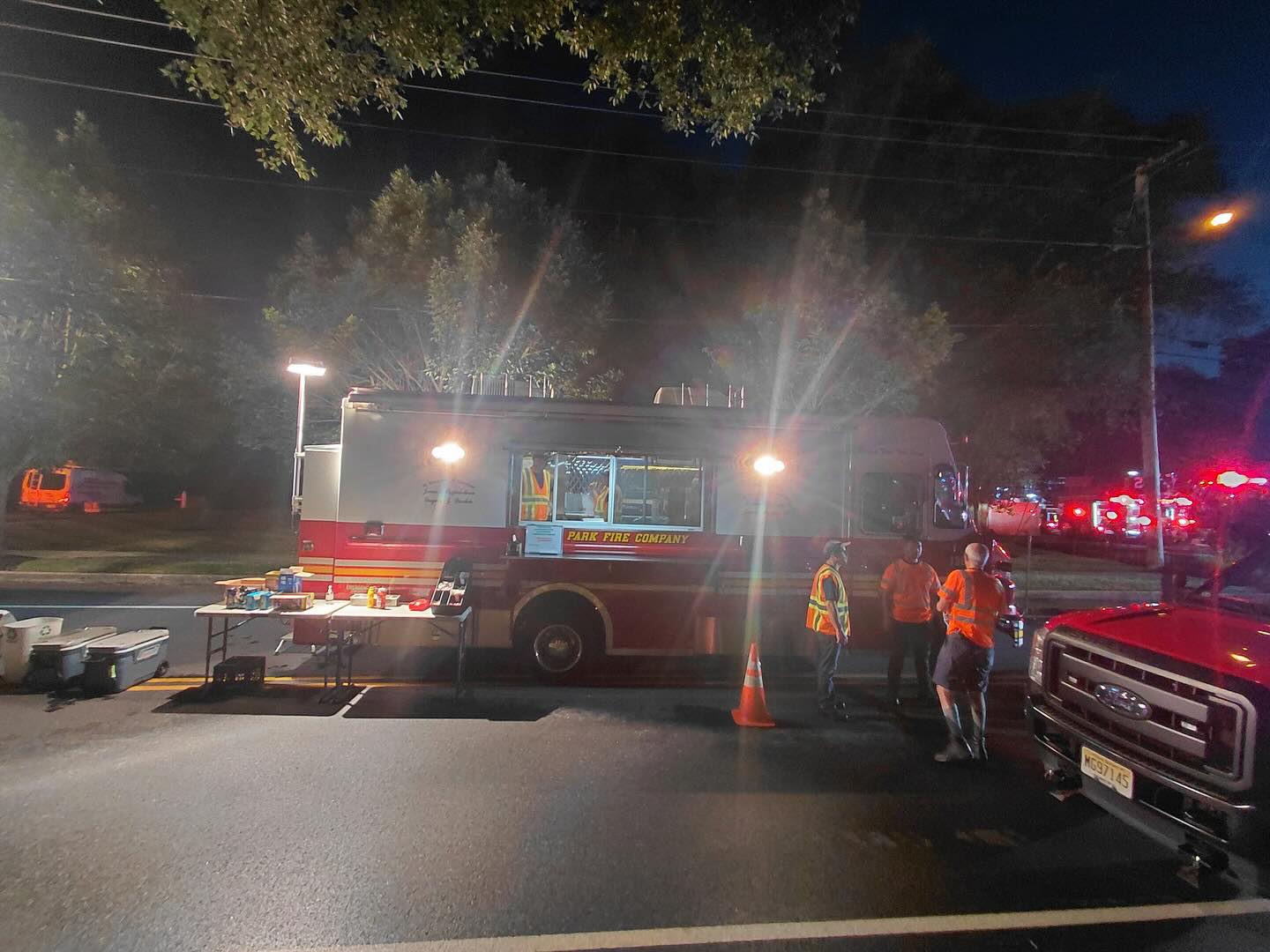 Rehab 13 responded on Monday 7/28 to a residential fire in Gloucester Township. Crews were on scene for nearly 4 hours as firefighters worked in extreme heat to bring the incident under control. Our team provided critical hydration, nutrition, and support to keep everyone operating safely and effectively.
Big thanks to all the responding departments for their hard work in challenging conditions. The cause of the fire is still under investigation.
#Rehab13