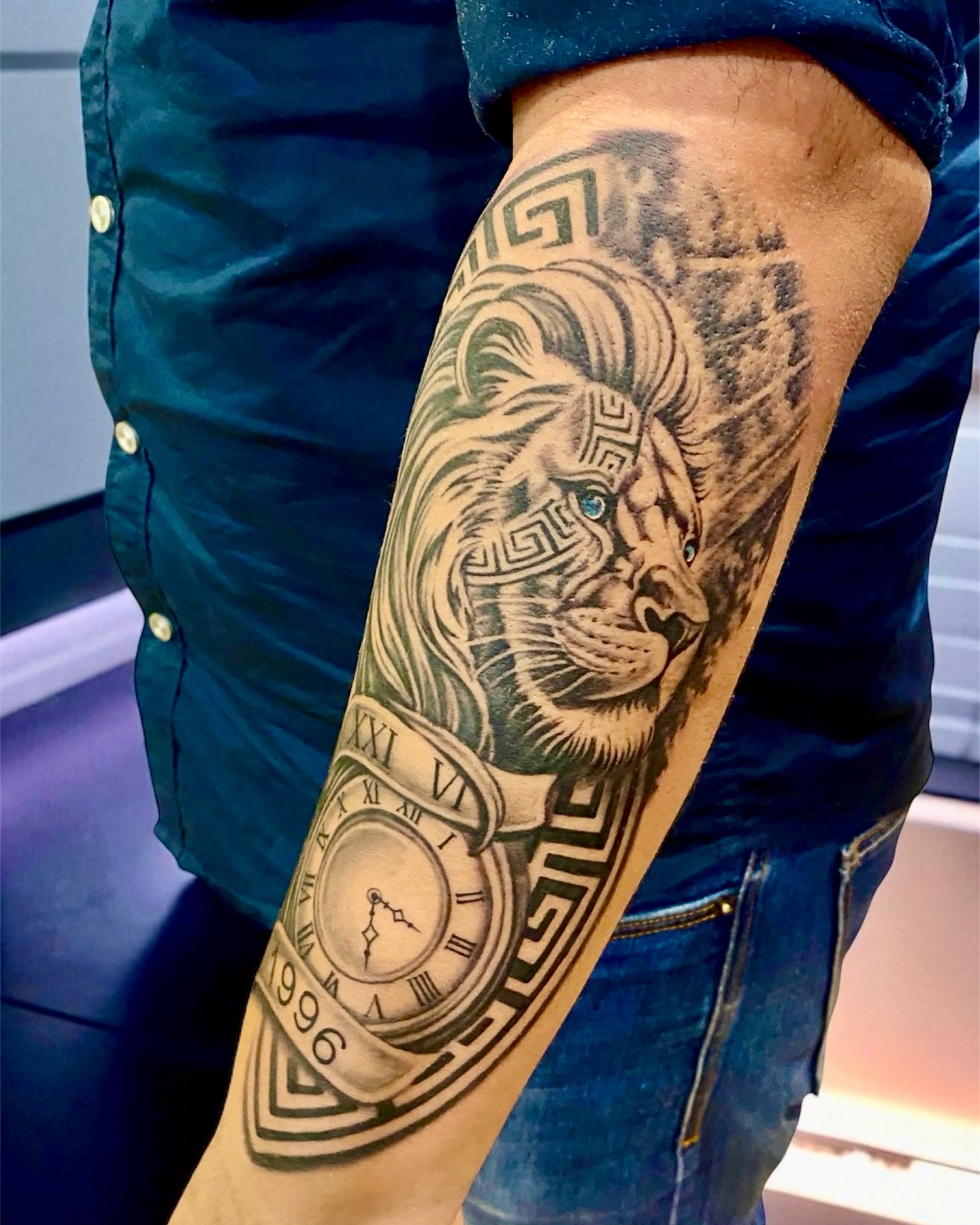 King of the jungle by @jamesy_boy_007
•
#thetattooshopnewdelhi #lionsgate #tattooed #tattoo #ink #inked #newdelhi #india #hauzkhasvillage #tattooartistdelhi #tattooartistindia #tattooed #inked #ink #inkideas #tattooforgirls #instagram #finelinetsttoo #finelinework #linework #liontattoo #lionsleeve #instadaily #instatattoo #delhitattooartist #delhitattoostudio #tattooartist #tattoostudio