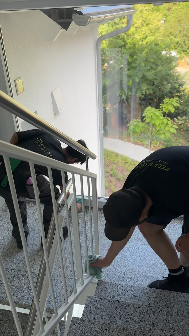 Frisch übernommen – ein neues Objekt in einer der schönsten Ecken Darmstadts.
Jetzt gibt’s erstmal eine gründliche Grundreinigung, damit alles glänzt wie’s soll. #keepitclean #hausmeisterservice #darmstadt #immobilien #reinigung #handwerk