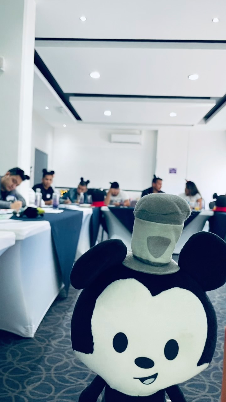 🌟 ¡DESCUBRE EL SECRETO DE DISNEY PARA ENCANTAR A TUS CLIENTES! 🎩✨
🎢 ¿Te imaginas que tus clientes vivan tu marca con la misma magia que Disney?
¡Ya no es un sueño! ✨ En nuestro taller “Creando la Magia del Servicio al Cliente”, te revelamos las estrategias que hacen de Disney el rey de la experiencia del cliente.
📅 Feha en: Guadalajara 22 de agosto 2025
📍Hotel Urban Krystal Guadalajara, Manuel López Cotilla 2077 Arcos Vallarta.
⏰ Horario: 9:00 AM - 6:00 PM
✨ ¿Qué vivirás?
✅ El “Factor WOW”: Aprende a sorprender y emocionar a tus clientes.
✅ Metodología WISER: Innovación + creatividad = ¡Clientes que nunca te olvidan!
✅ Dinámicas Disney: Juegos, orejas de Mickey y mucha diversión mientras aprendes.
✅ Casos de Harvard: Técnicas probadas para elevar tu servicio al próximo nivel.
🚀 ¡Convierte clientes en fans incondicionales!
👉 Escríbenos para recibir INFO de fechas, costos y promociones.
Cupos limitados ➡ ¡Reserva hoy! 🔗 www.ceodemexico.com.mx