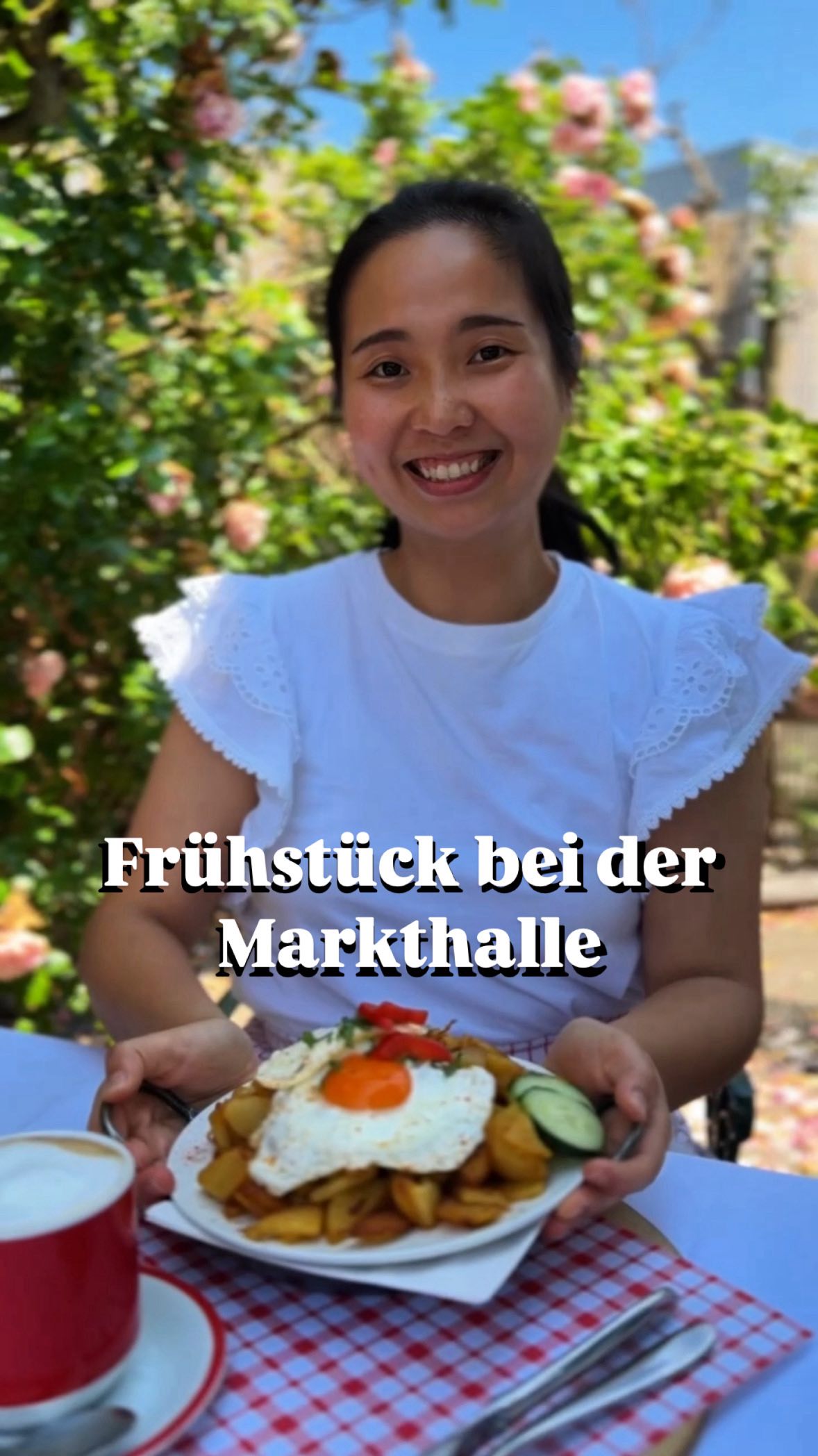 Frühstück bei der Markthalle
Gibt’s mit allem, was das Herz begehrt:
Frische Zutaten, liebevoll angerichtet, im schönsten Rosengarten weit und breit 🌹☕🥐
Ob süß oder herzhaft, solo oder mit Lieblingsmenschen –
einfach Platz nehmen, genießen und durchatmen.
Nur ein kleiner Tipp:
Am Wochenende wird’s oft voll bei uns –
wenn ihr sicher gehen wollt, reserviert euch gern vorher euren Lieblingstisch.
Startet euren Tag mit einem kleinen Markthallen-Moment.
#frühstückimrosengarten #markthallewassmer