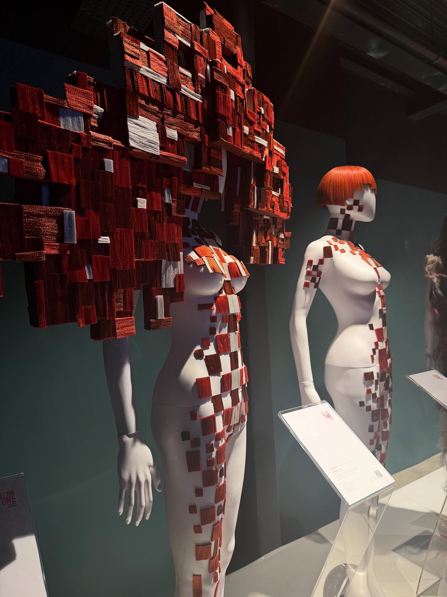 Celebrating colour and good vibes at the goldwell summer party 🪩. so grateful for an unforgettable weekend with the best crew !! From the food , drinks , atmosphere the show to eating cookies in bed at 1am. Until next year 😜#goldwelluki #celabrationofcolour