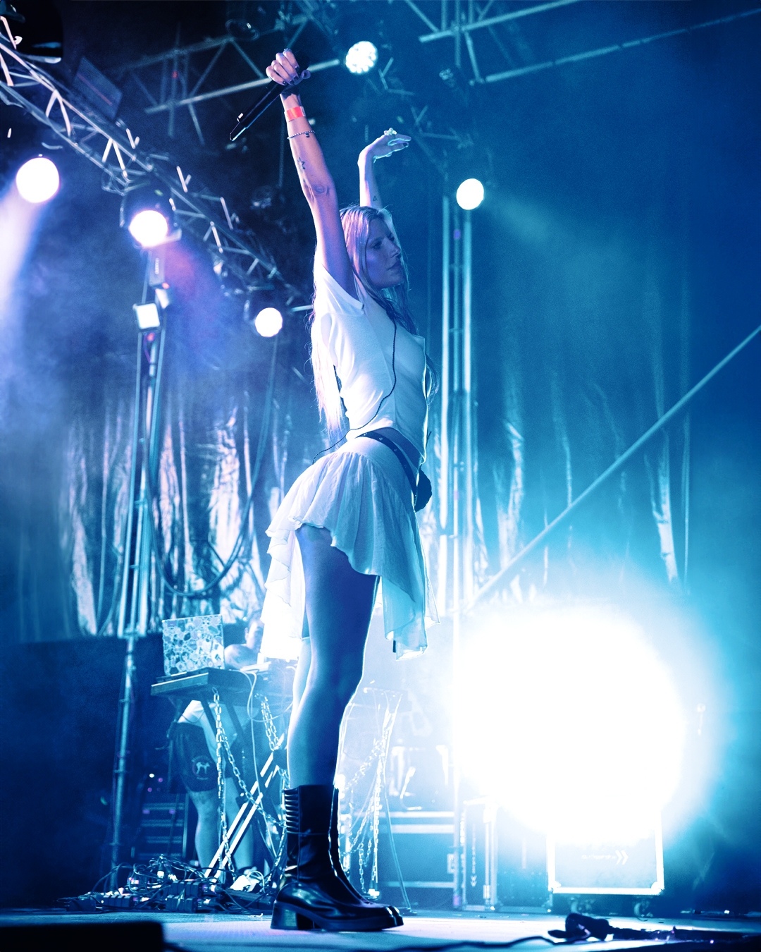 💜💪🏼Más mujeres, más música, más futuro.
She Sounds y @gangesmusic unimos fuerzas con @fanfutura para cambiar las reglas del juego.
💥Solo un 25% de los artistas en los carteles son mujeres y menos del 10% lideran los escenarios.
❌La falta de representación femenina en los festivales sigue siendo una realidad. Por eso, esta colaboración nace con un objetivo claro: abrir más espacios, dar más visibilidad y poner más talento femenino en el centro.
Y @fanfutura no dudó ni un segundo en sumarse.
Esto no es solo un cartel. Es un paso hacia un escenario más justo.
📸Fotografías de @juanjomarbai