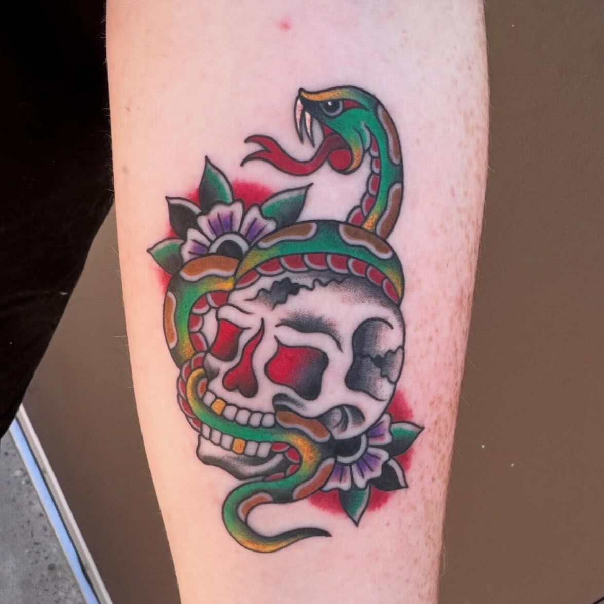 Super rad, traditional tattoo by @space.kook !!!!! off the hook clean work!šššš #traditionaltattoos #SailorDreary #AlbuquerqueTattooArtist #AlbuquerqueTattoos #SnakeTattoo #Tattooing #OldSchoolTattoo #Albuquerque #AwesomeSauce