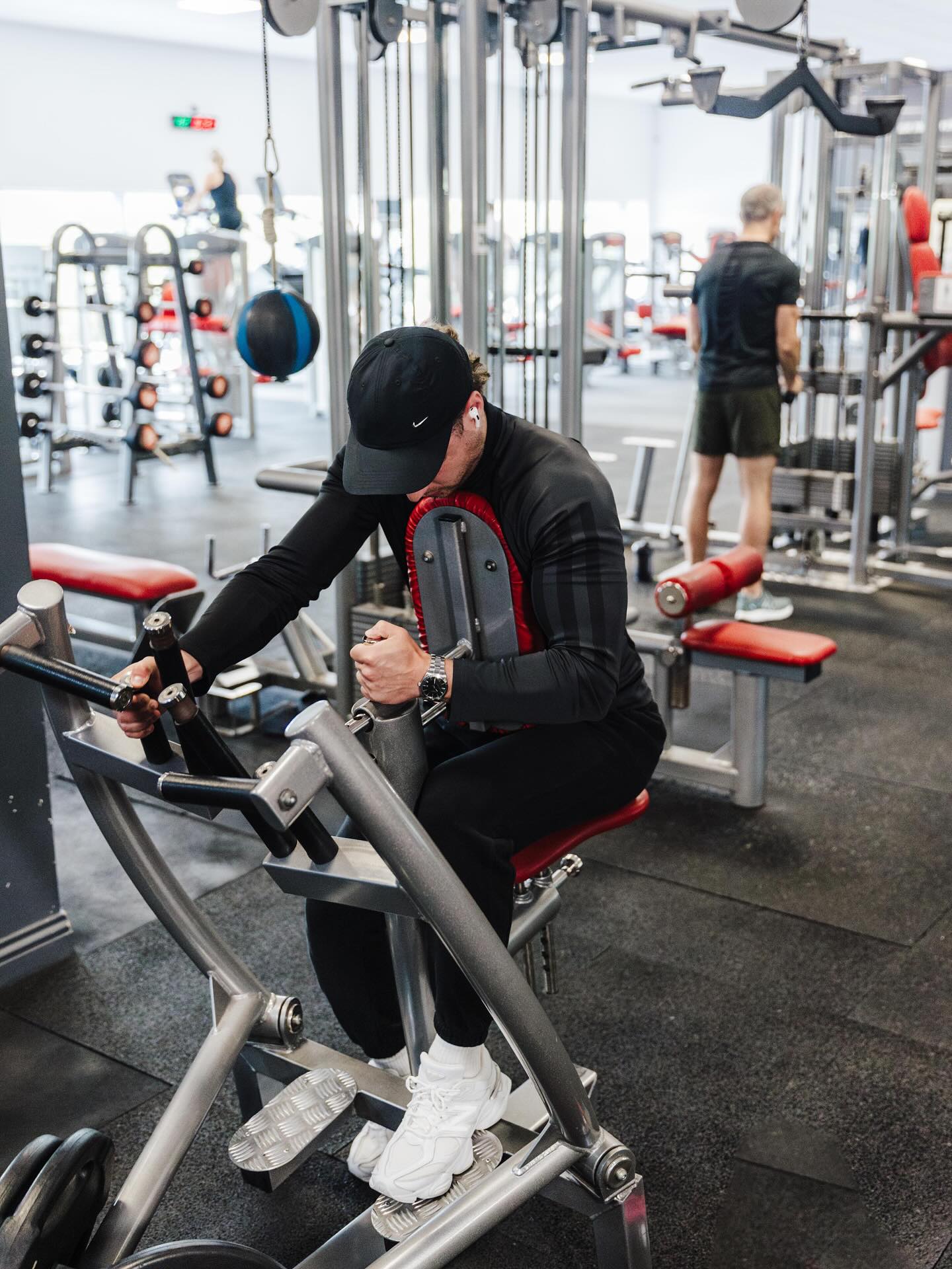 Returning to the fitness center after long time is a great decision that can bring us many benefits for our health, fitness and of course our figure. However, in order to achieve any results and at the same time avoid injuries and failure, we must avoid some common mistakes that we make.
These mistakes are:
- Too much and too fast
- Inconsistency and lack of a plan
- One-sidedness and stereotype
- Wrong technique and lack of professional help
- Lack of warm-up and stretching
We hope that this 5 main point has helped you realize the importance of various factors that make us lose or, on the contrary, increase our motivation to exercise.
If you are eager for a change and are looking for help, at FitForever we are at your disposal at any time. In case you would like to meet with a personal trainer, we offer you a free consultation, which you can arrange on social media or in person at the gym.
☎️ (049) 436 2392
www.fitforevercavan.ie