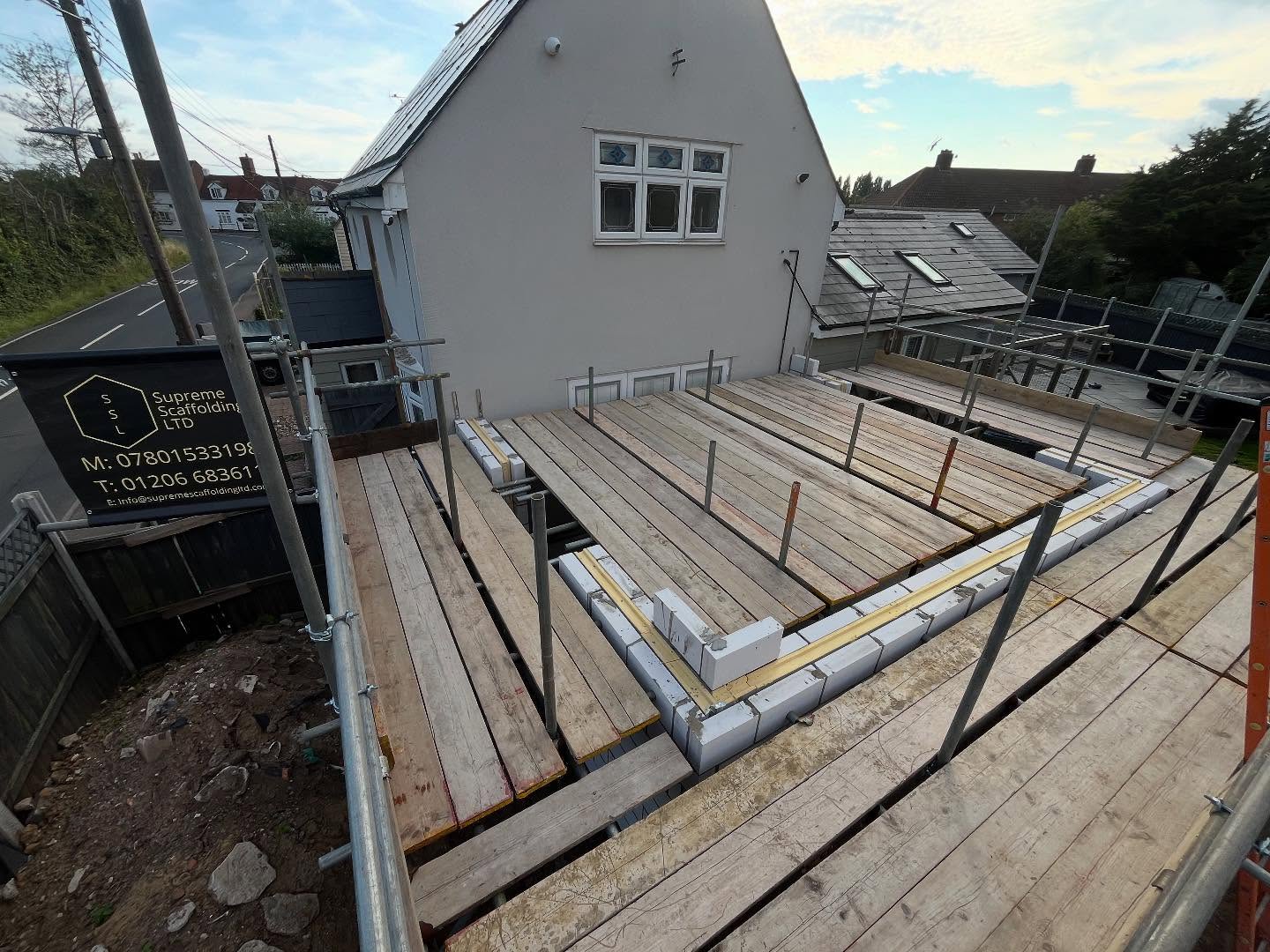 ⭐️External scaffold & internal birdcage erected recently in Harwich to allow our client to carry on with their work safely and efficiently⭐️