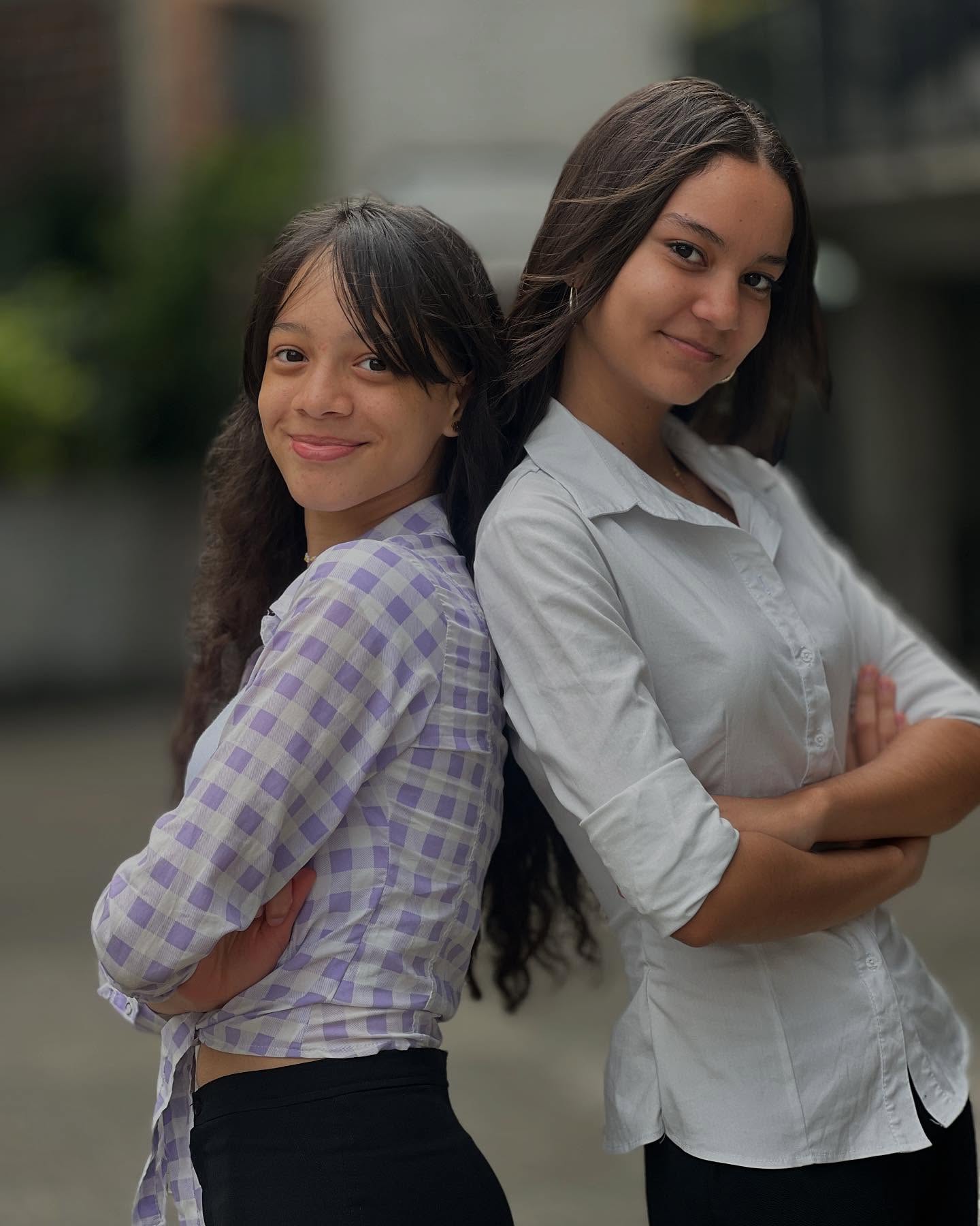 🎤💫 ¡La armonía perfecta llegó al escenario de Talento Pinalista 2025! 💫🎤
Categoría: Canto – Grado 9°
Con dulzura, ritmo y una gran conexión musical, nos encantó el dúo formado por:
👭 Melany y Jineth, quienes interpretaron con ternura y estilo la canción “Una vez” en ritmo de tecnocumbia, ¡y pusieron a todos a disfrutar! 🎶🎉
✨ ¡Una presentación llena de carisma y sabor!
❤️ Dale like para votar por este dúo espectacular y comparte para que más personas escuchen su talento.
¡Melany y Jineth, su voz en dúo fue pura magia! 🌟🎤
#TalentoPinalista2025 #MelanyYJineth #DúoVocal #Tecnocumbia #OrgulloPinalista #ApoyaElTalento #IEPinal 🎶👯♀️🔥