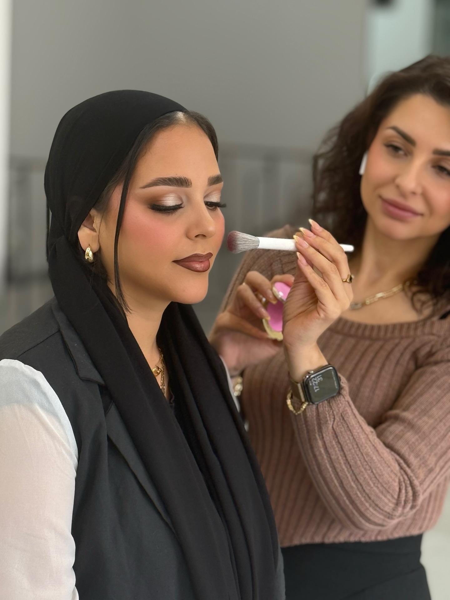 ✨ New Skills, New Level! ✨
I’ve recently completed a new makeup training and upgraded my techniques to the next level 💄🎓
💥 The results?
Coming very soon – get ready for stunning looks and creative transformations! @shirinnabati.makeup @shirinnabati
➡️ Stay tuned & follow me for the first sneak peeks!
#MakeupTraining #NewSkills #BeautyUpdate #ComingSoon