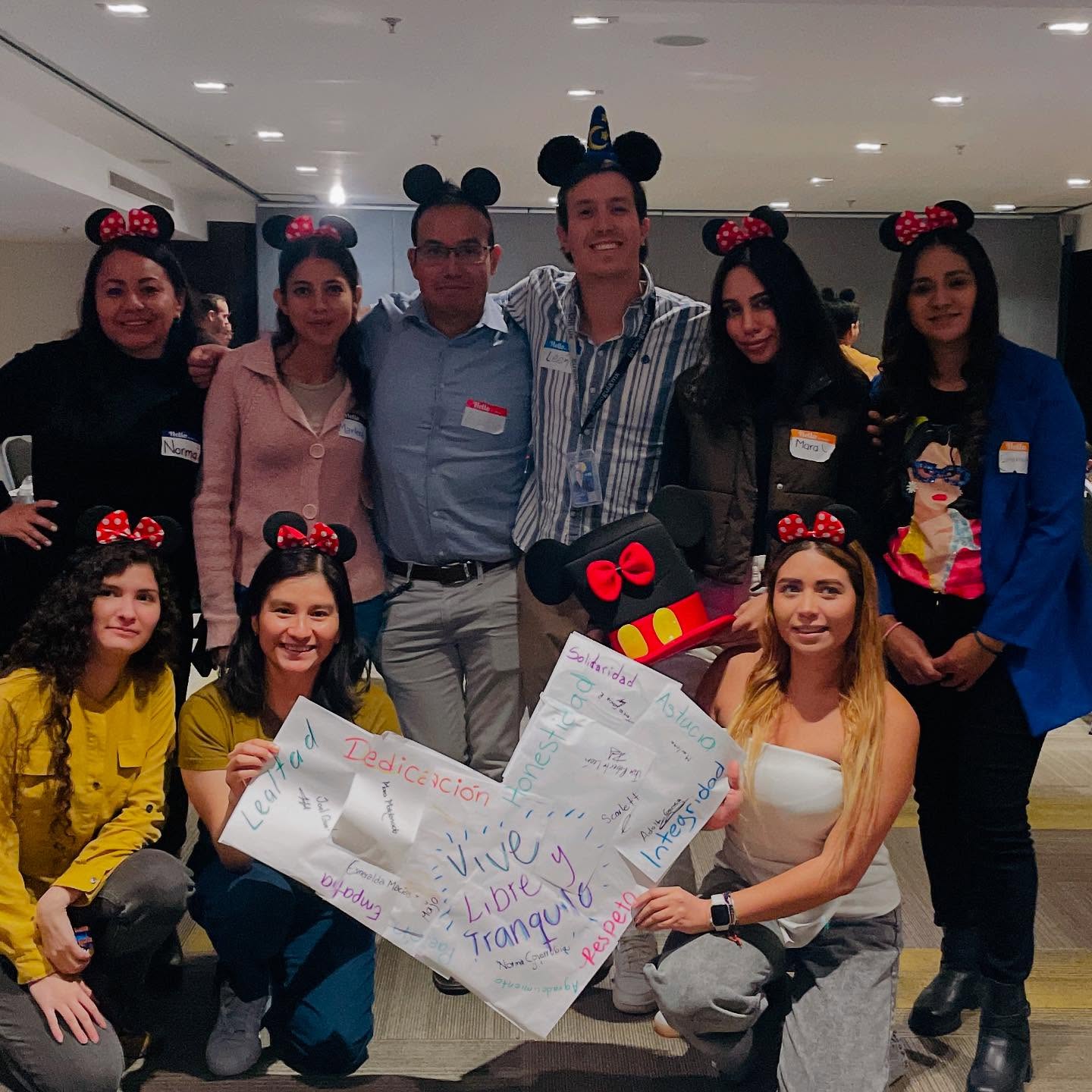 ✨ En nuestro taller WOW + WISER se aprende que:
• El cliente debe sentir que su presencia es valiosa.
• Cada detalle importa y construye valor relacional.
• La experiencia supera al simple “buen servicio”.