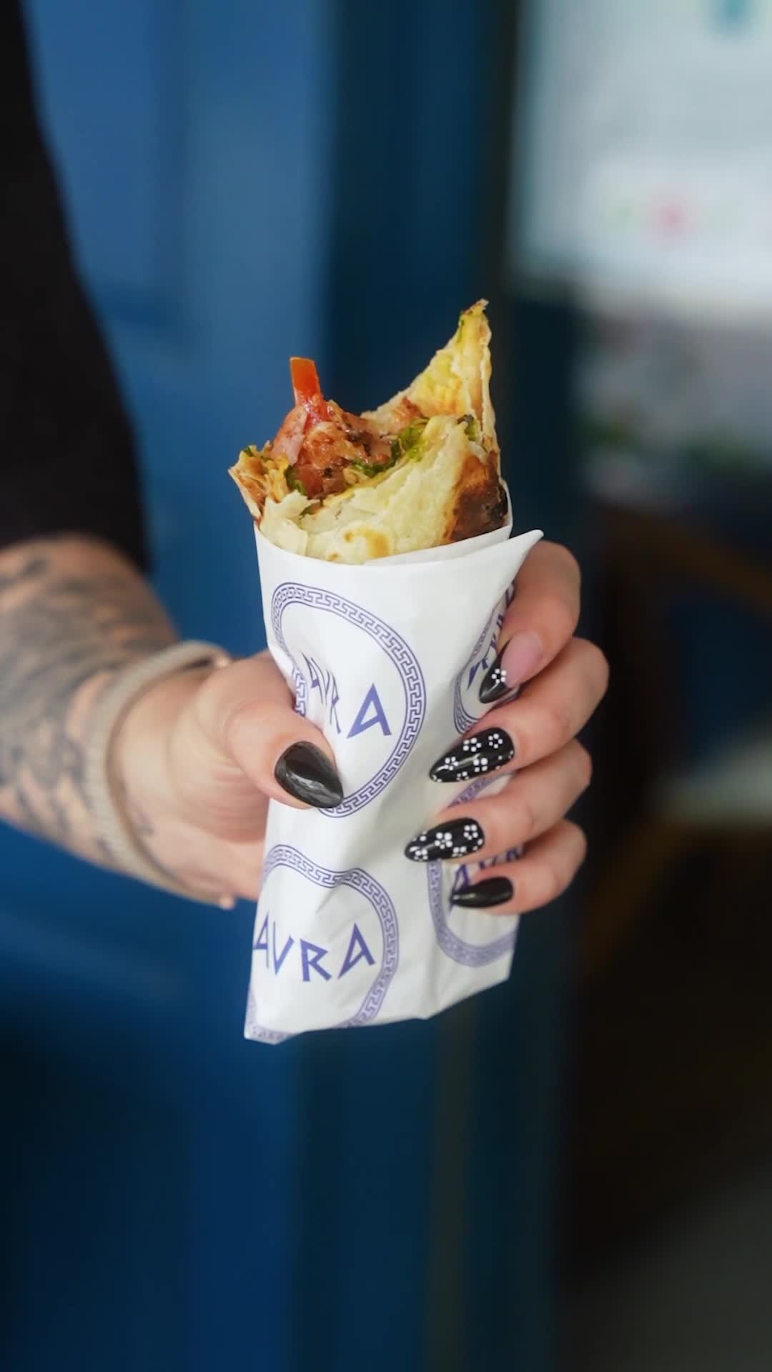 Spin ➡️ Bite ➡️ Repeat!
Shawerma doesn’t last long around here. Come get or order yours now! ⬇️
📍 Sukhumvit Soi 33 | Book now: +66 96 712 1701
📲 AVRA is on Grab, LineMan & Robinhood