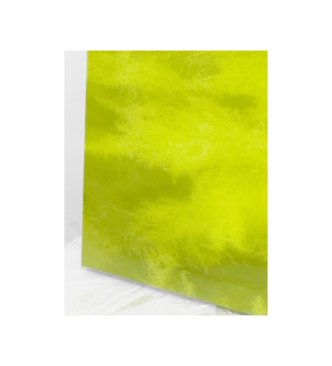 「43.237308, 140.734644_tamamo」
Size:H1000mm ×W495mm,set of two
Mixed media: photograph on washi paper,
with pencil, paint, and resin on woodpanel
This work represents seaweed"tamamo".
In Japanese waka poetry, especially in the Manyoshu, there are poems that sing about seaweed. Tama-mo refers to beautiful seaweed. The composition of this work is inspired by traditional Japanese pictorial formats. While evoking the decorations of a tokonoma alcove, I expressed its brilliance through fluorescent colors.