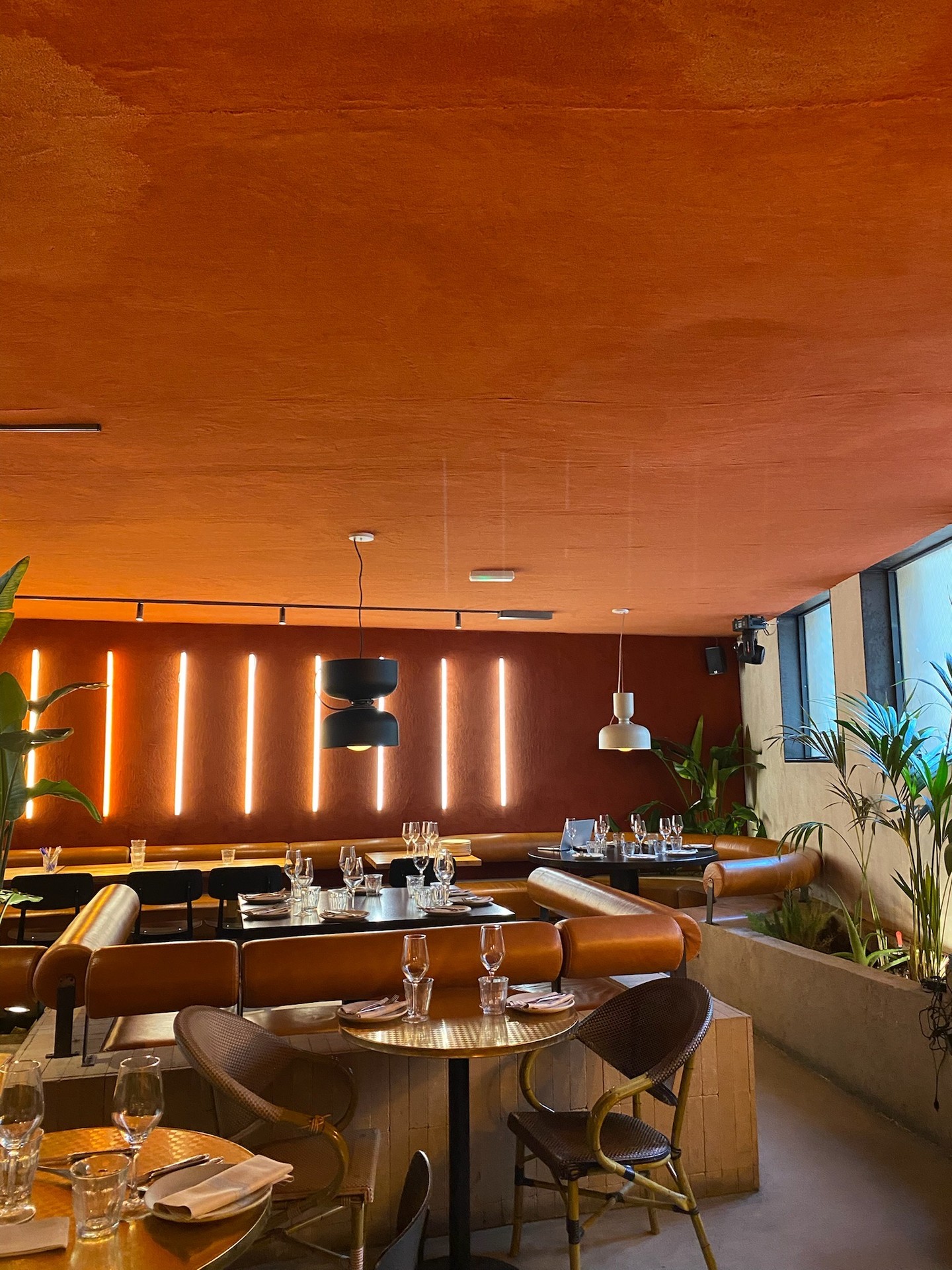 Came for pizza, stayed for the interior 🍕🤩
Reminiscing on my time in Spain and the amazing design there!
#interiordesign #interiordecor #designeurope #homestyling #commercialdesign