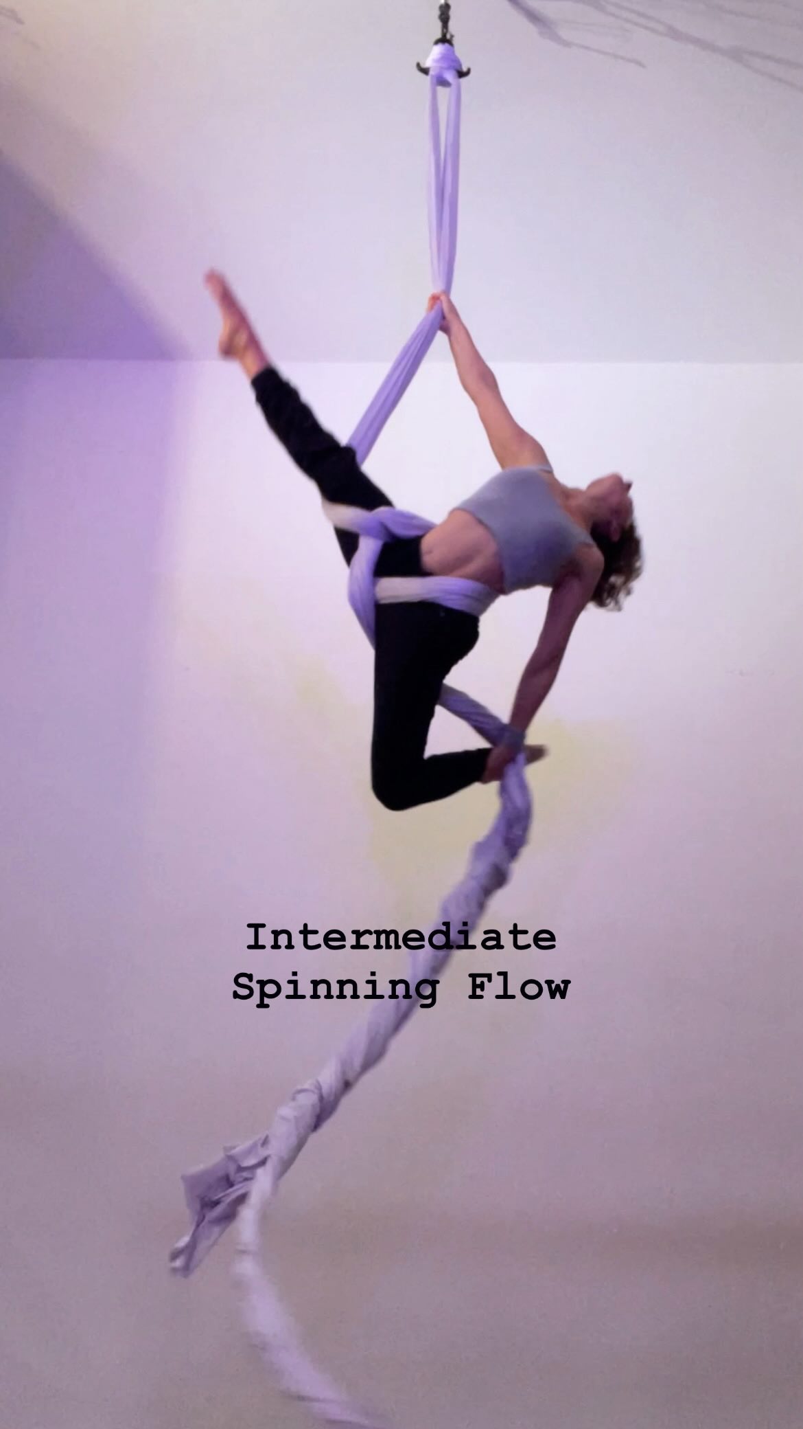 ✨ Spinning into my flow zone… ✨
Taught one of my *all-time favorite* spinning flows in my last intermediate class! 🌀💙
The way this combo builds momentum and melts into softness… Just 💜.
🌀 Save this for your next training session
💬 Drop your favorite spin move below
👣 Follow @aerialsea for more aerial inspo 🫶🏻
#aerialsilks #aerialistsofinstagram #aerialsilksofinstagram #aerialarts #aerialflow #aerialspin #spinningaerialist #aerialinspiration #aerialmoves #silksclass #aerialjoy #aerialsea
