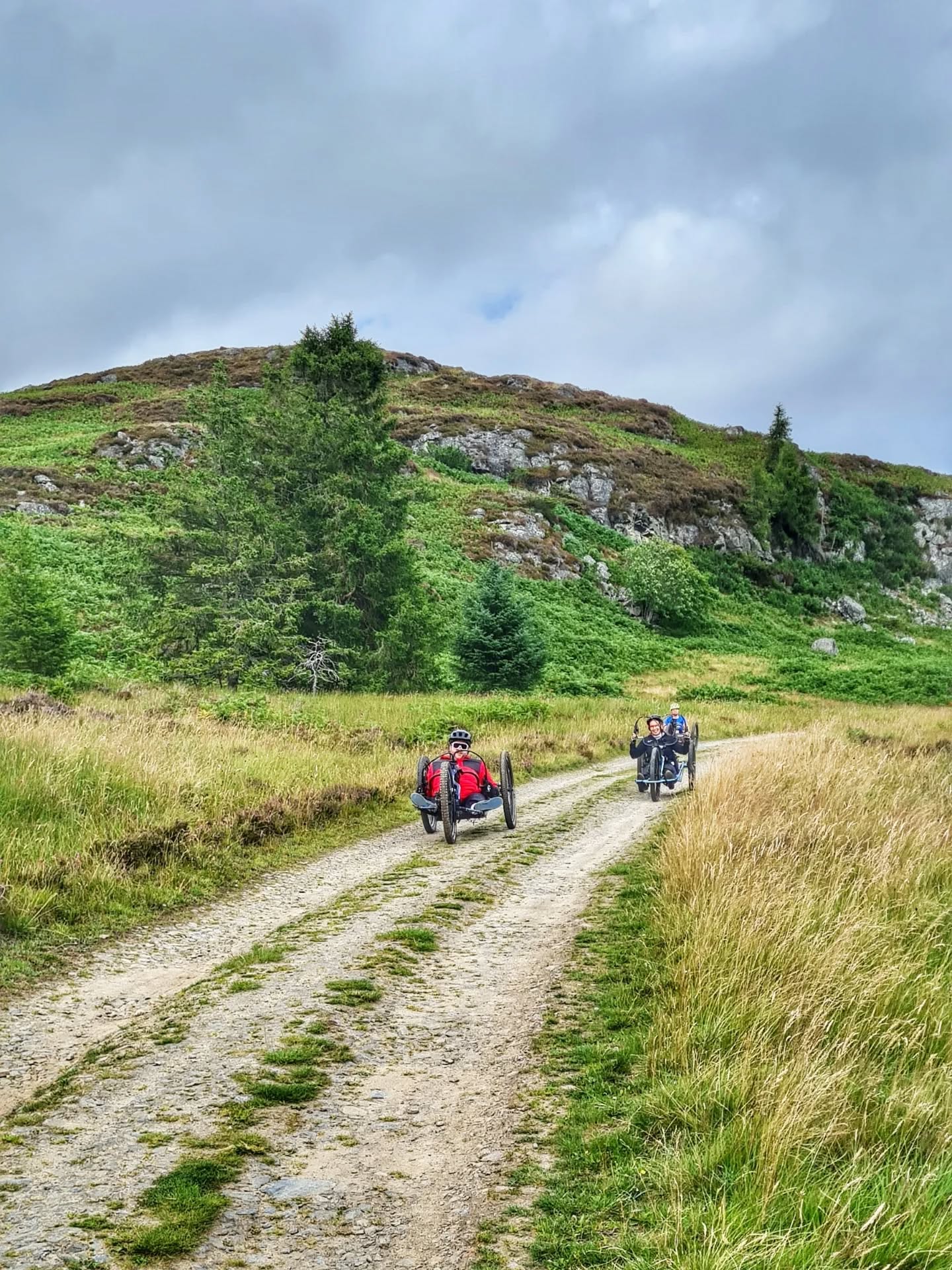 Not sure where the week went! But this was Sunday's @adaptiveriderscollective ride at Dunkeld.
I love showing off my local trails đ
@perthshiregravel
.
.
#adaptiveriderscollective #adaptivecycling #adventure #gravelscotland #gravel #perthshiregravel #lochordie #bikelife #cyclinglife #cyclescotland