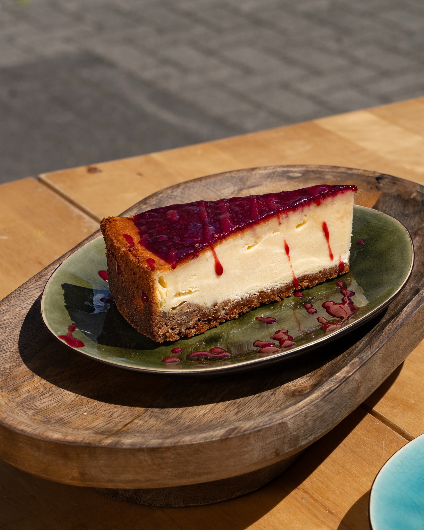 Have you tried our homemade White Chocolate and Fresh Ricotta Cheese Cake ? 🍰🍫 
Freshly made, creamy, and absolutely irresistible — the perfect treat with your coffee or as a sweet finish to your day! 😍
#brownie #cheesecake #desserts #cheesecakelovers #brownielovers #sweettooth #freshlybaked #foodiegram #desserttime #treatyourself