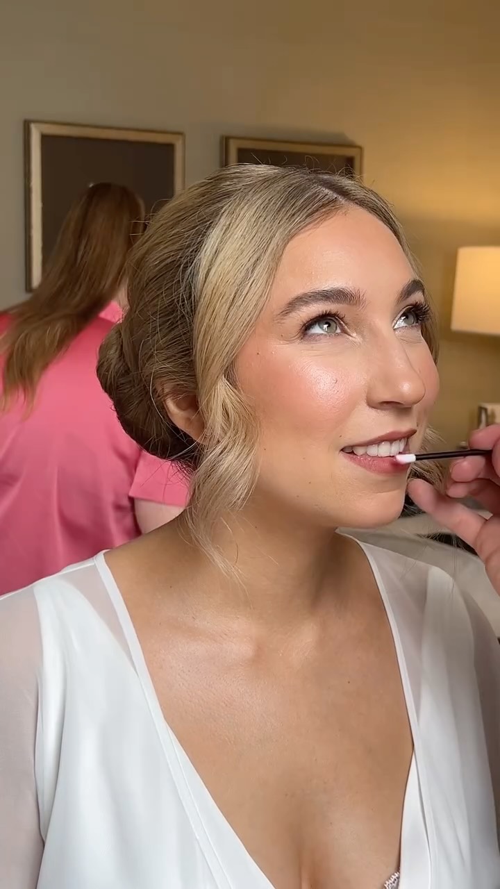 Charlottes Bridal Makeup 🤍
A dreamy morning, for a dreamy bride 🫶🏻✨
Hair by @meganjohnstonartistry
Planner @ravenalexandraweddings
My books are now open for 2026! 🤍
Ready to book your dream wedding glam?
📲Click the link in my bio or visit www.mlartistry.ca to inquire
.
.
.
.
.
.
.
.
.
Makeup Artist
Bridal makeup
Wedding makeup
Glowy makeup
Calgary makeup artist
Calgary wedding makeup
Calgary Bridal Makeup
#bridalmakeup #bridalmakeupartist #calgarymakeupartist #calgarymua #yycmua