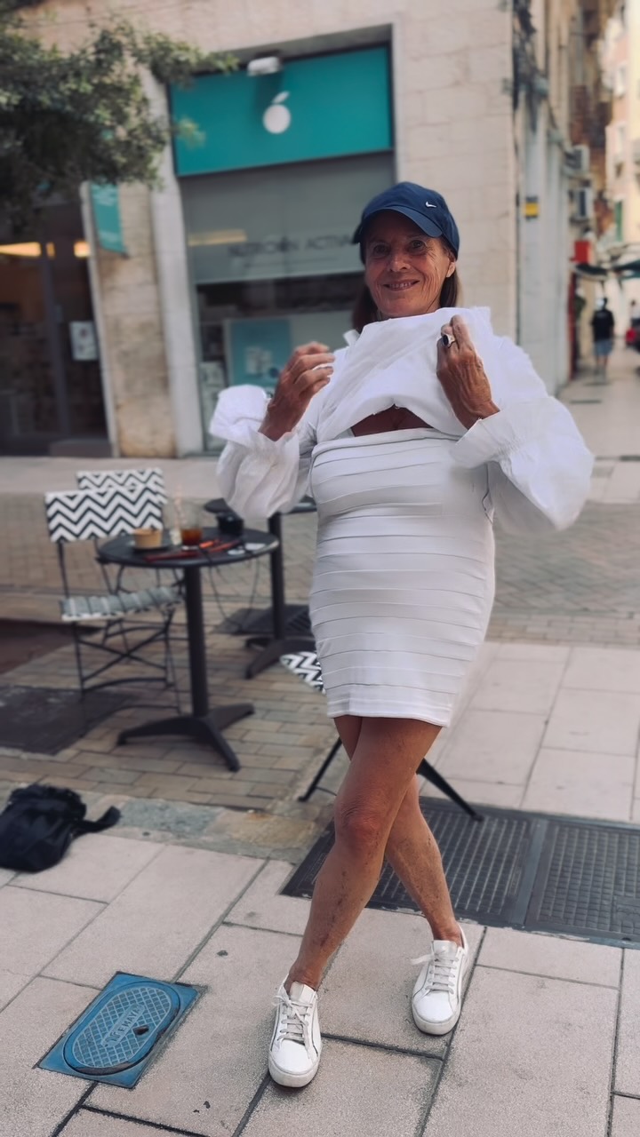 🇩🇪 Ich hatte die Chance unseren Senior Girl-Boss & RE/DESIGN Pionierin höchstpersönlich nach ihrem Urlaubsoutfit in den Straßen von Palma zu fragen - hört selbst, was sie aus den alten hochwertigen Stöffchen mit ihrer Expertise Neues entstanden ist und jetzt wieder gerne getragen wird #keepitintheloop
Kontaktiere uns, um aus Vorhandenem zu gestalten, was du dir wünschst und erhalte eine kostenlose & unverbindliche Beratung, was aus deinem Stück möglich ist! ♻️
🇬🇧 I had the chance to ask our senior girl boss and RE/DESIGN pioneer herself about her holiday outfits on the streets of Palma - hear for yourself what she created from the old high-quality fabrics with her expertise and is worn now daily again #keepitintheloop
Contact us to re/design what you wished existed and get a free and non-binding counselling what’s possible! ♻️