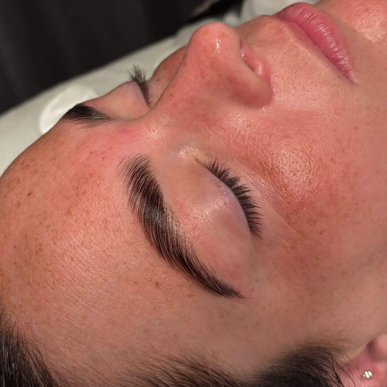 Look at these gorgeous brows @esti.kass did! 😍 Did you know we offer brow laminations at MSA? Book yours at the link in bio ✨