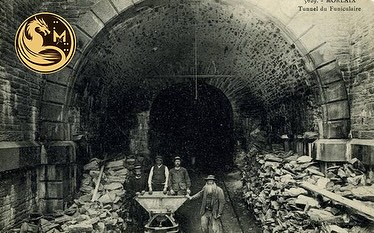 Avant /après 🐲
Avant :
🚧 Un ancien tunnel de funiculaire…
Jamais utilisé.
Un projet oublié,
scellé dans le béton et l’oubli.
⸻
Après :
🎨 Un musée d’art urbain hors-normes.
Le passé détourné par le futur.
Des œuvres monumentales,
des artistes libres,
un dragon qui veille sur les ruines
— et les transforme.