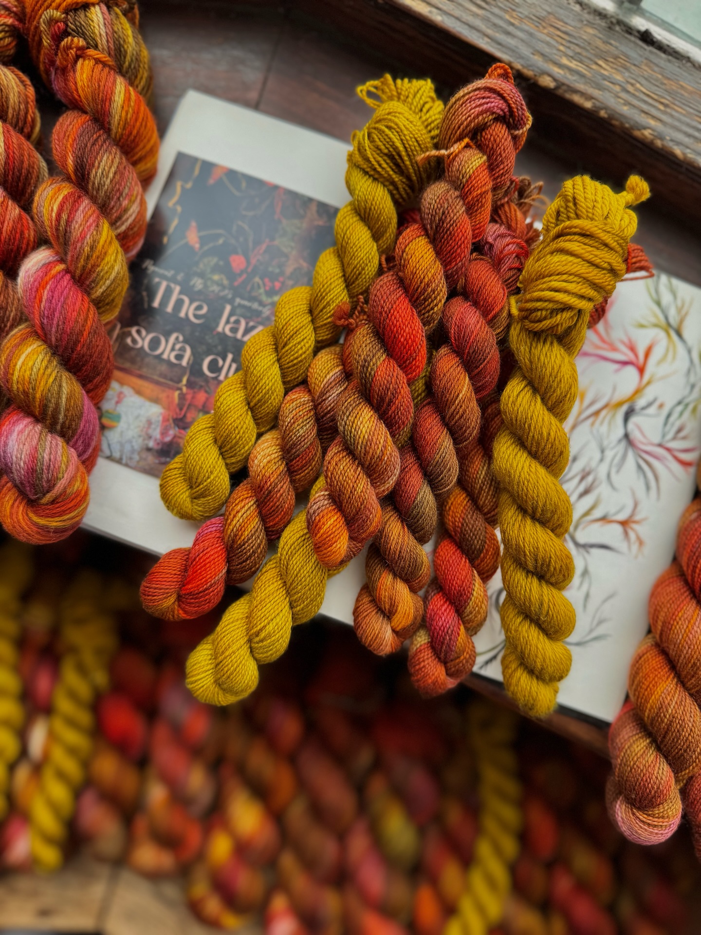 The second pairing from the lazy sofa club 🧡✨
I love being able to offer these clubs as mini skeins, 50g skeins, sock sets and full skeins- it really makes this club accessible for all projects and budgets. I am working on the next moodboards for the lazy sofa club now and I can’t wait to share it with you!