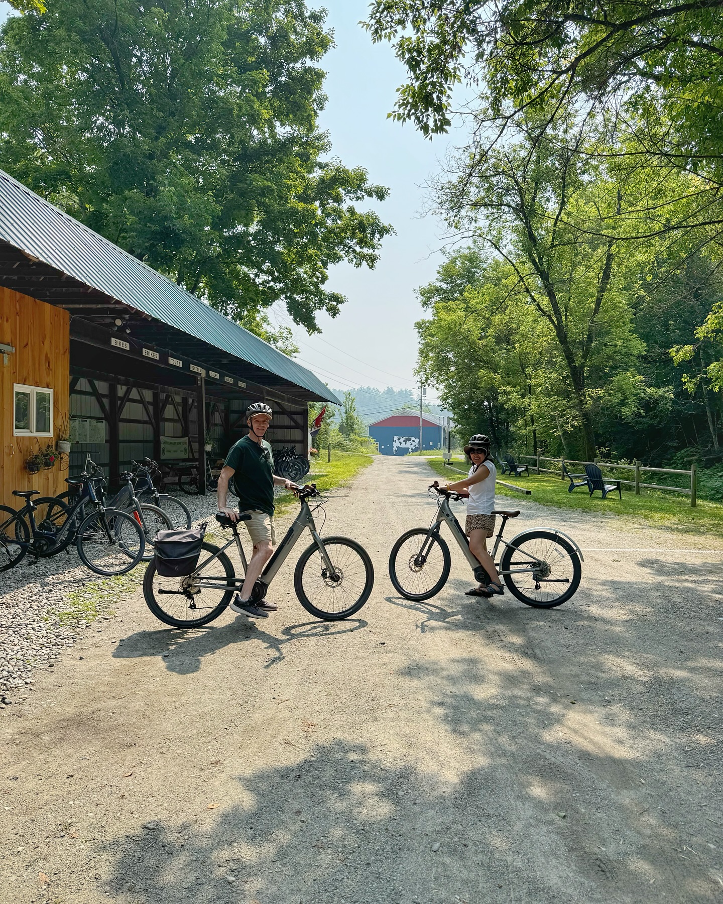 No greater compliment as a business owner than to have repeat customers visit you, know you and your staff by name, love your family business and have the best vacation experience ever every time they visit (6 years and counting) Good to see you again Chris and Pam! Thanks for riding with us!
#vermontvacation #memoriesaremadehere
#travelexperience
#visitvermont
#vermontlife
#vermontsummer
#travelnewengland
#bikevacation
#stowe #smuggs #johnsonvt