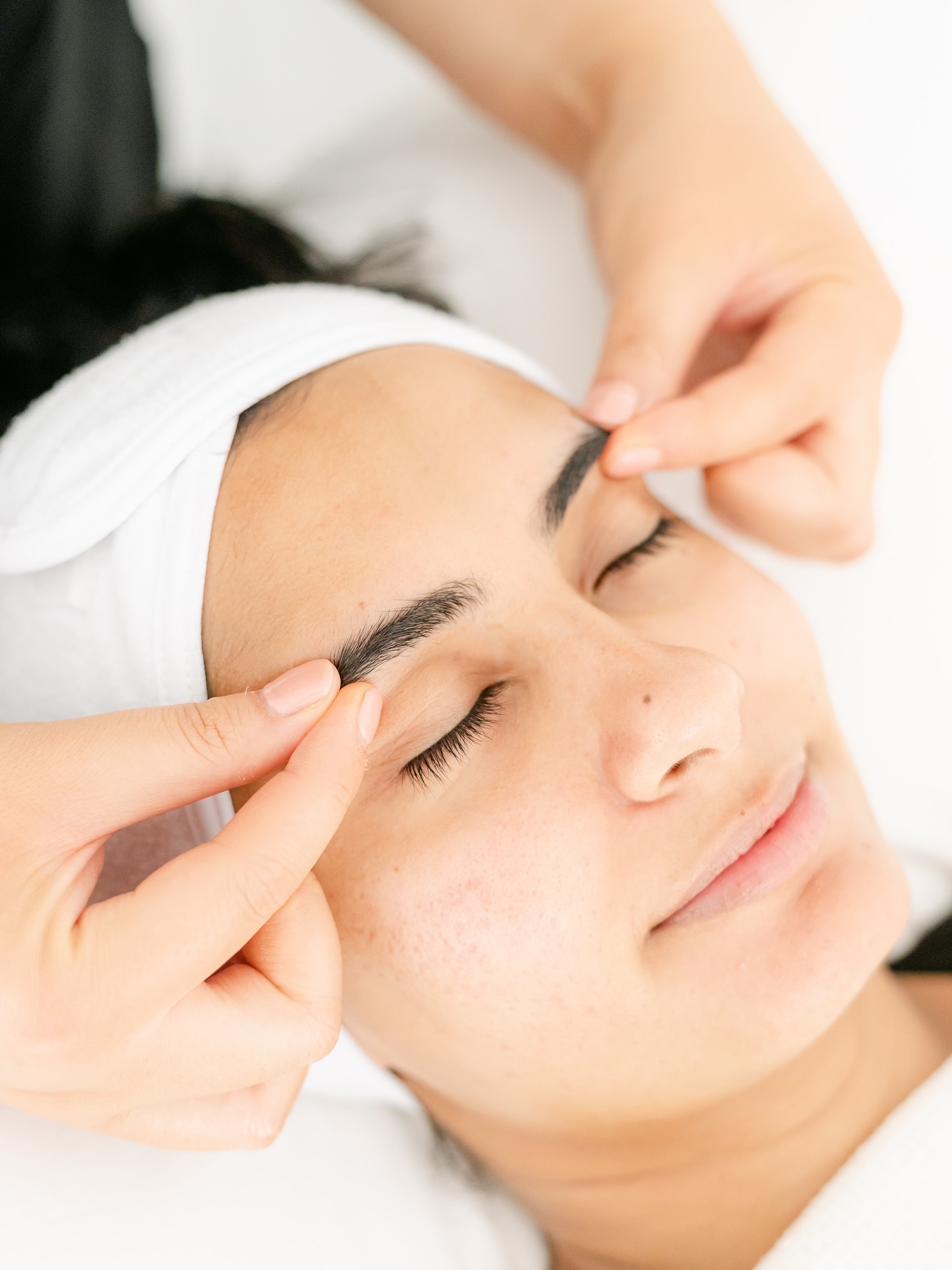 Why I’ve started using Chinese facial acupressure in my treatments ✨
Lately, I’ve been learning more about how much our skin reflects what’s going on inside (stress, tension, poor sleep, all of it) and I wanted to bring something into my facials that could really support that mind-skin connection.
That’s where Chinese facial acupressure comes in. It’s a beautiful technique that uses gentle pressure on specific points on the face to help:
🌿 release tension
🌿 boost circulation + lymphatic flow
🌿 calm the nervous system
🌿 and promote a natural, lifted glow from within
It’s subtle but powerful, and clients are already saying how much lighter and more relaxed they feel afterwards. You can literally see the shift.
I’ve started weaving it into my bespoke facials to help you not just look your best, but feel genuinely restored too.
If you’ve been feeling run-down, holding tension, or just want that soft, lifted feeling, ask me about it at your next appointment.
.
🗓️ Book via the link in bio
📍 Aylesbury, Buckinghamshire
📞 07759567391
📩 info@skinbycatherinemaria.com
🌍 www.skinbycatherinemaria.com
.
#aylesbury #aylesburybusiness #aylesburyvale #aylesburymums #aylesburybeauty #aylesburybeautysalon #aylesburytown #buckinghamshire #buckinghamshirebusiness #buckinghamshirewedding #buckinghamshiremums #buckinghamshirelife #buckinghamshirebeauty #fairfordleys #berryfieldsaylesbury #kingsbrookaylesbury #westonturville #stokemandeville #wendover #astonclinton #waddesdon #haddenham #longcrendon #skinbycatherinemaria #dermaviduals #dermaluxled