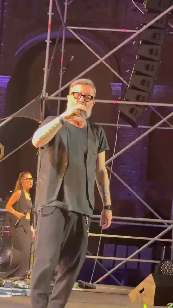 Questo tour è un viaggio pieno di emozioni indescrivibili. Ovunque vada, mi fate sentire a casa! ❤️
Prossima tappa lunedì 4 agosto a Roseto degli Abruzzi, per @emozioni_inmusica 🔜
#MarcoMasini #CiVorrebbeAncoraIlMare
@friendsandpartners @momyrecords @concerto.official @rtl1025 @birindelliauto