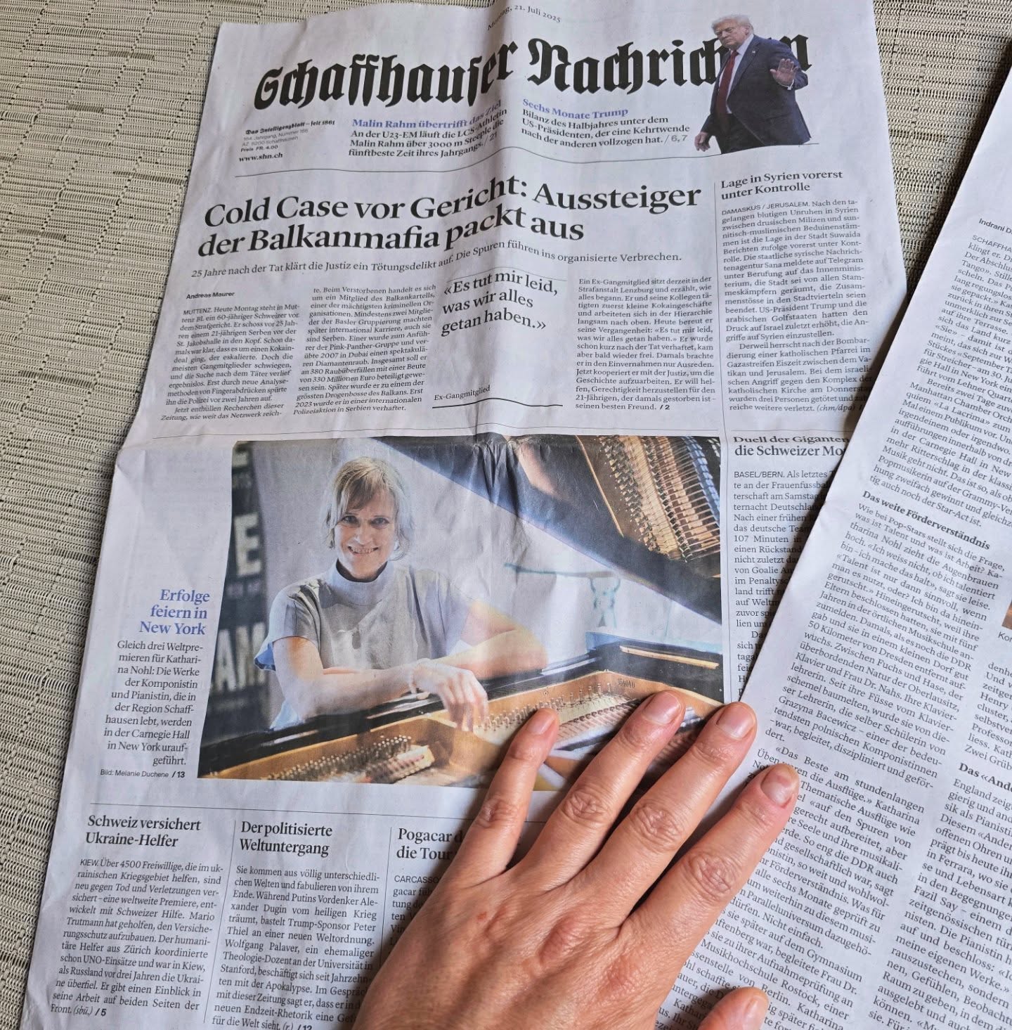 Trying to keep up sharing my latest highlights, premiere, interviews, news and more upcoming premieres...it's busy, interesting and exciting.
Today is 1st of August and national celebration day in Switzerland 🇨🇭 🎉🥂