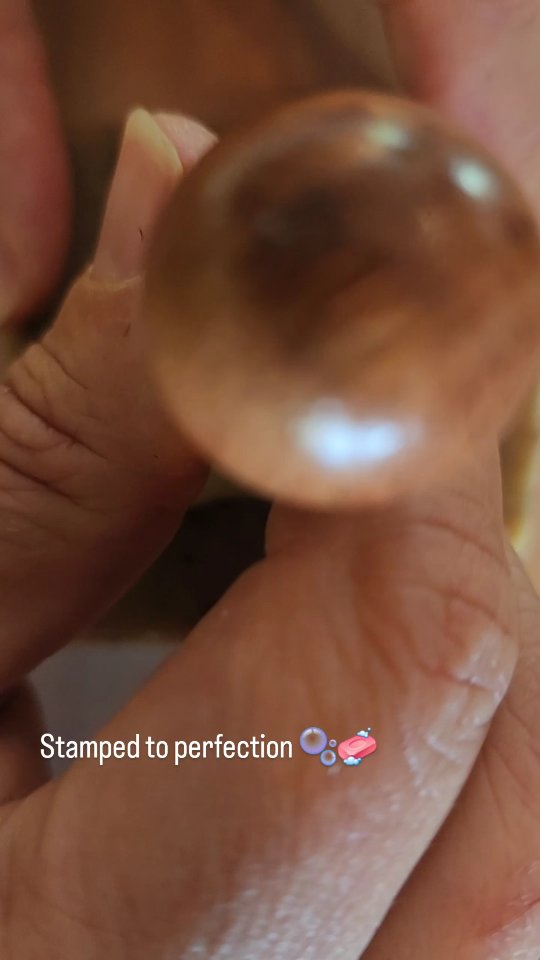 Look at this... It's our dream! 👀✨
Every single Equinox Body and Home bar hand-stamped with love 💕
#soapmaker #naturalsoap #cleansoap #handmade #smallbatch #coldprocesssoap #handcraftedsoap #equinoxbodyandhome