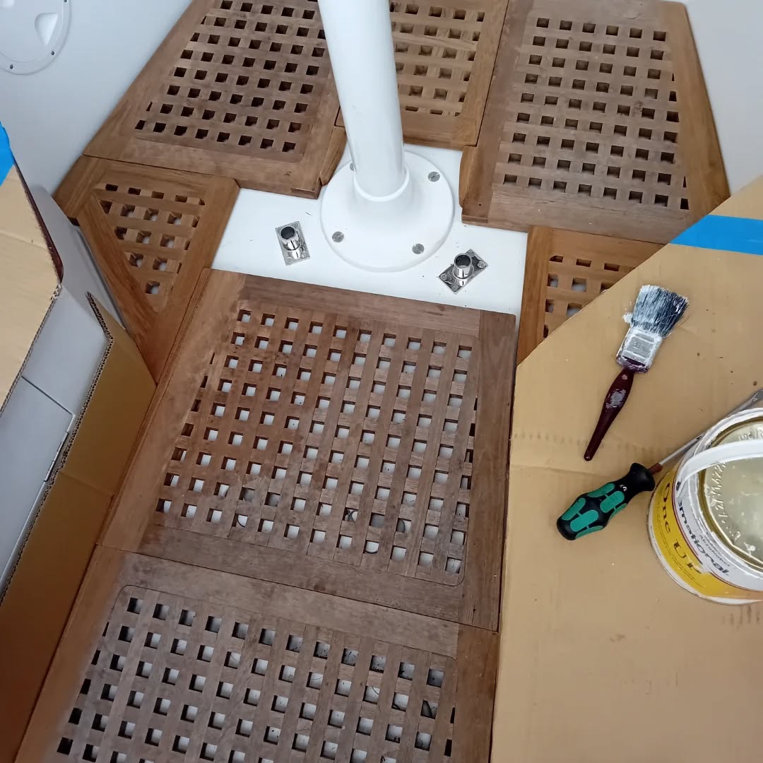 Lovely new cockpit gratings in Kashmi's very shiny new cockpit.