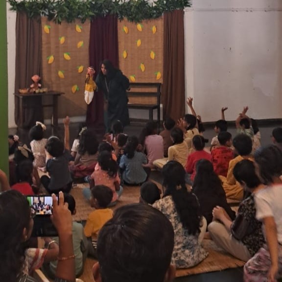 On 1st June, we visited Ranga Shankara a theatre in JP Nagar, Bangalore, for its annual Mango festival.
The event is a long-standing tradition, even older than the Ranga Shankara theater itself. Admission is simple: attendees are asked to bring 1 kg of mangoes per person to contribute to the communal feast.
They did such a fantastic job with an engaging puppetry storytelling for children, the handmade 'aam' decor, crowd sourcing different types of mangoes from the attendees to share and a special cookery session on making "Aamarkand" led by Sihi Kahi Chandru.
Theatres are the best!