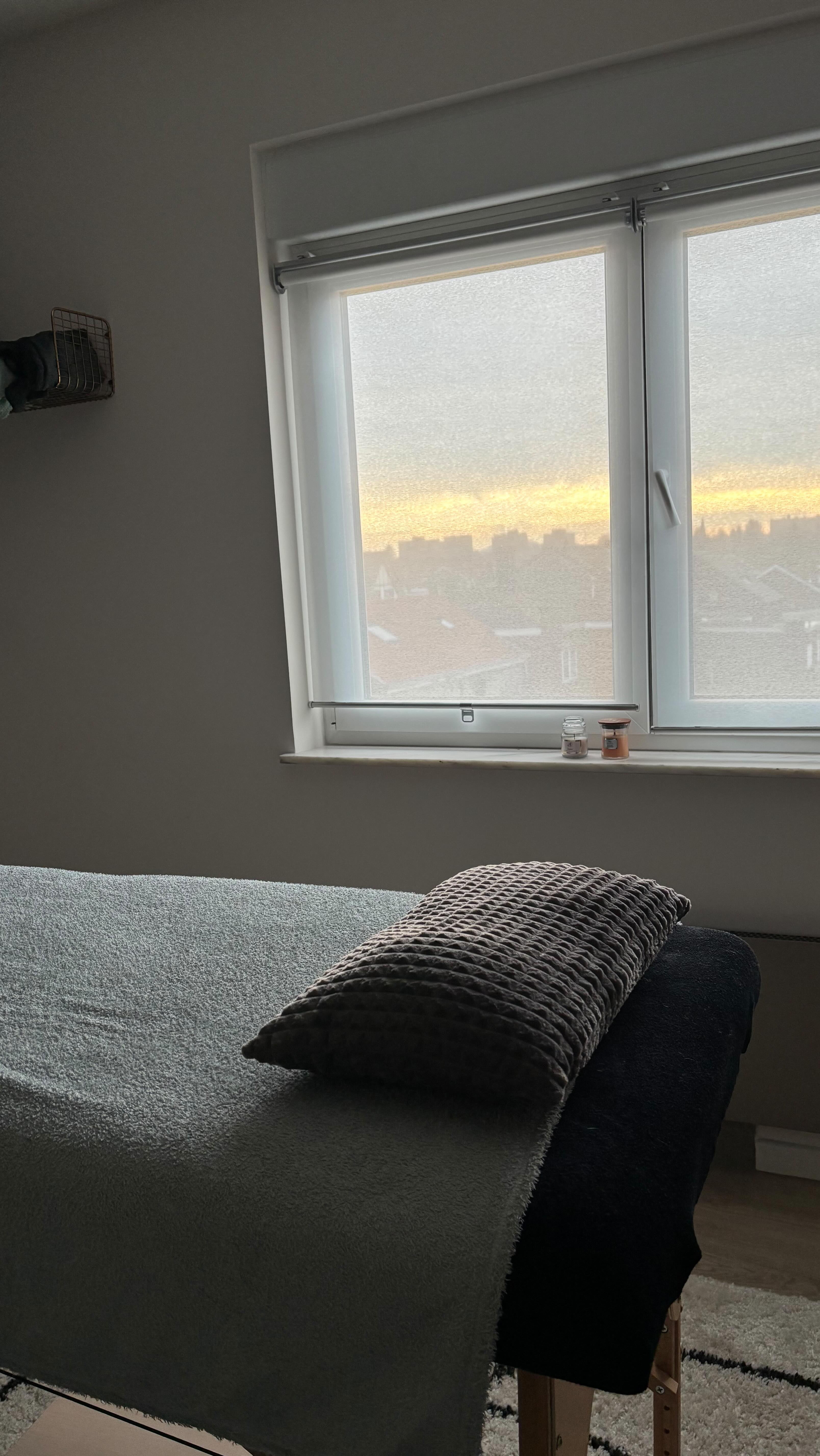 Modelage de la silhouette, élimination des toxines, dégradation des cellules graisseuses et activation du drainage lymphatique… sont certains des bienfaits de la madérothérapie.
Elle promet une peau tonifiée, des muscles détendus, une circulation sanguine activée ainsi qu’un soulagement des jambes lourdes.
Rendez-vous sur maureenbertinimassages.be ou par mp pour booker ta séance. 🌸
#madérothérapie #liège #massages #ans #soins #beauté #détente #momentdetente