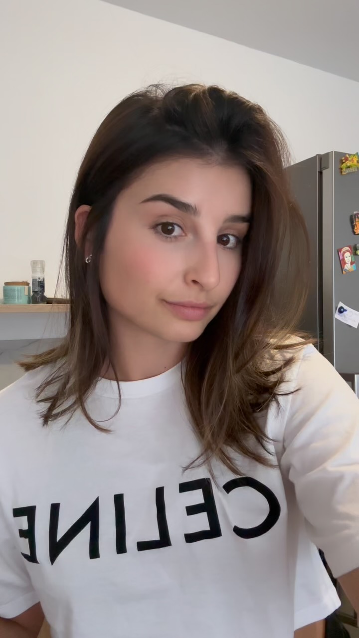 Je sais pas si tu étais au courant mais ajouter une pincée de sel sur ta pastèque :
➡️ accentue la douceur naturelle de la pastèque en la rendant encore plus savoureuse !
➡️ équilibre les électrolytes et rend ta pastèque plus hydratante !
🍉 La pastèque contient près de 92% d’eau et un peu de potassium ! En ajoutant un peu de sel, tu apportes du sodium ce qui complète les électrolytes naturels du fruit !
C’est idéal en été pour rester hydrater ou en cas de forte transpiration 💦
➕tu peux aussi ajouter quelques gouttes de citron vert pour rehausser le goût et rendre ta pastèque encore plus hydratante !
Dis moi en commentaire si tu as déjà essayé 🧂🍉