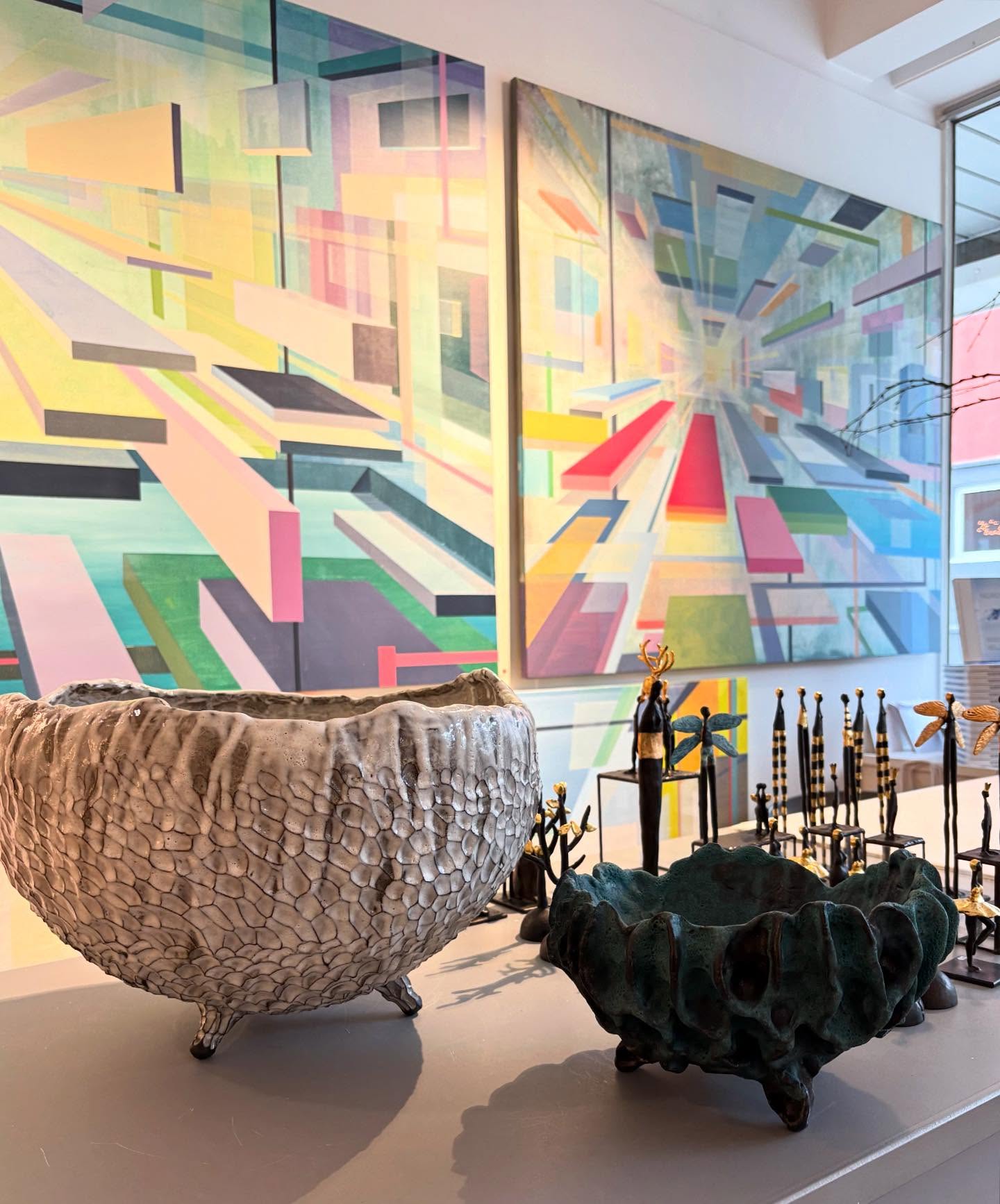 De nydeligste kunstverk fra/
VIOLET POLSANGI
SIW HALLGREN ROPPESTAD
&
ØYSTEIN JOHANSEN
🌼🌼🌼
/Åpent galleri alle dager også søndager.
•
@siwhallgren @oisteinkeramikk @polsangiviolet