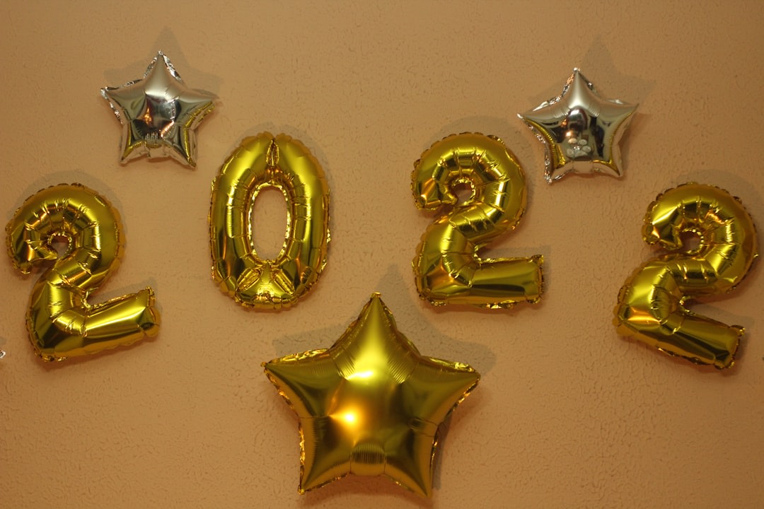 Elevate your party game with playful balloon tails! 🌈 Who else loves adding a twist to their celebrations? Share your ideas!