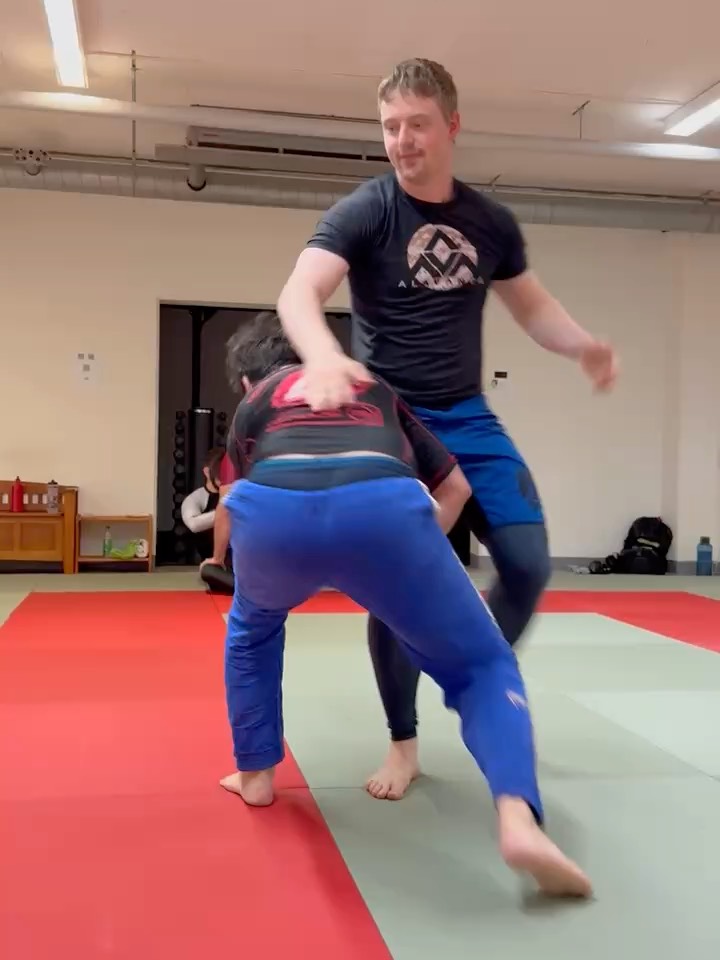 Couple of snapshots of the life at BJJW.
Some cool transitions on there to steal ;)
#bjj #waedenswil