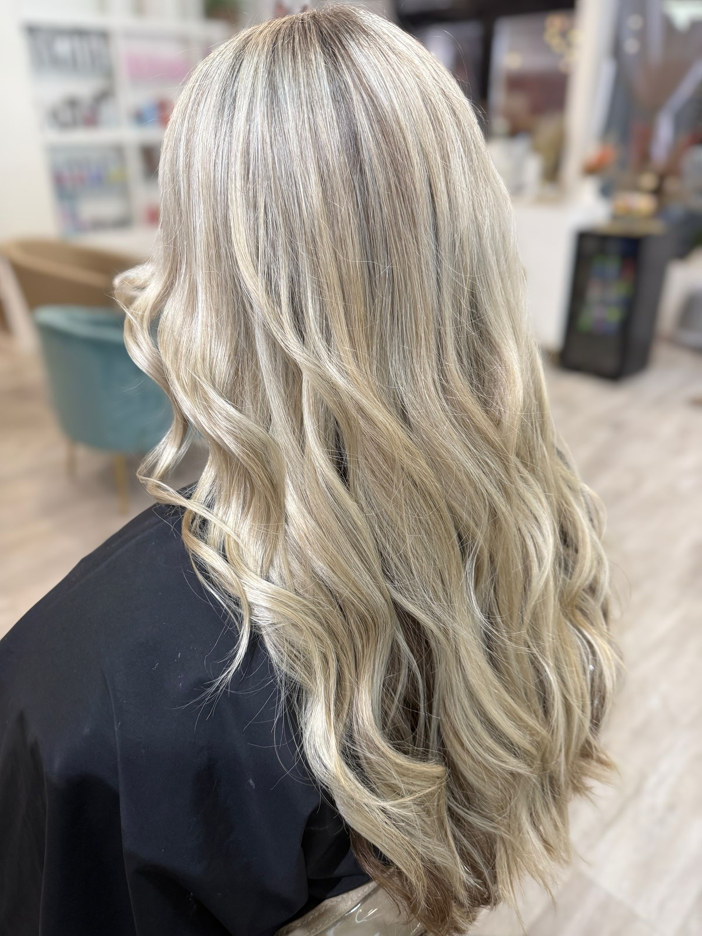 Been a while since I posted one of my super highlighted blondies on the feed ❄️
Ready to be freshened up? Book your transformation at www.hairbykristle or click the link in bio!
📍 Mixology Hair Salon
13200 Marina Way Unit 104A
Woodbridge, VA
#balayage #blondehair #behindthechair #blondespecialist #vablondespecialist #novahairstylist #novablondespecialist #novadimensionalblondespecialist #dimensionalblonde #babylights #redken
#vahairstylist #quanticohairstylist #haircut #woodbridgehairstylist #layers #caramelbalayage #redken #brunette #redkenshadeseq #expensivebrunette #brunette #greyhair #silverhair #greyblending #dimensionalbalayage #staffordhairstylist #fredricksburghairstylist