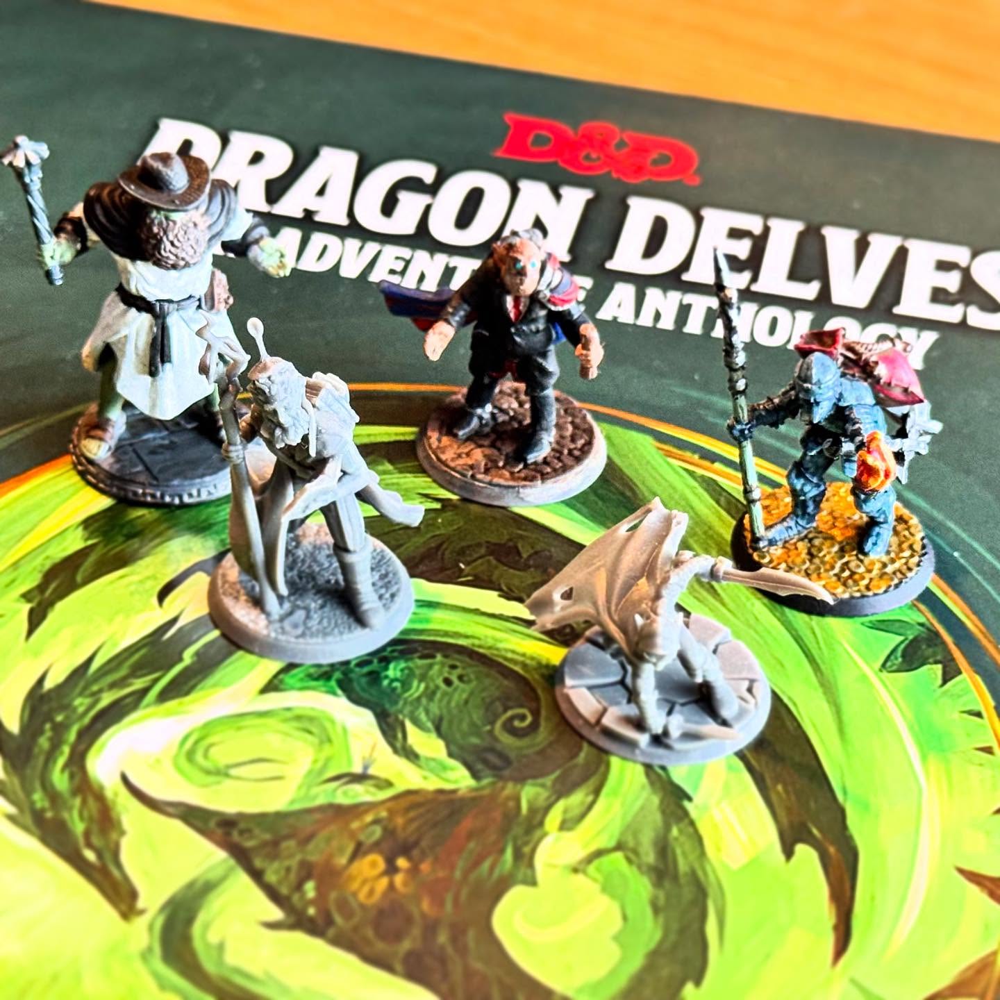 Last week we had session zero with my home group! We are going to play through Dragon Delves adventure anthology and in the session we came up with some reasons and motivations why and how the group would go to these aventures! Players also painted the miniatures themselves! The grey ones are extra prints…because the painted ines are with their owners 😅 Also got this neat box full of goodies for the campaing from @beadleandgrimms This will be the first long running campaing with the 2024 edition of dnd! Cant wait for the first gaming session! #dungeonsanddragons #dnd #dungeonsanddragons5e #dnd5e #dungeonsanddragons2024 #dnd2024 #dragons #dragondelves #dungeonmaster #dungeonmasterlife #dm #dmlife #gamemaster #gmlife #tabletoproleplaying #tabletoproleplayinggames #ttrpgs #ttrpg #beadleandgrimms