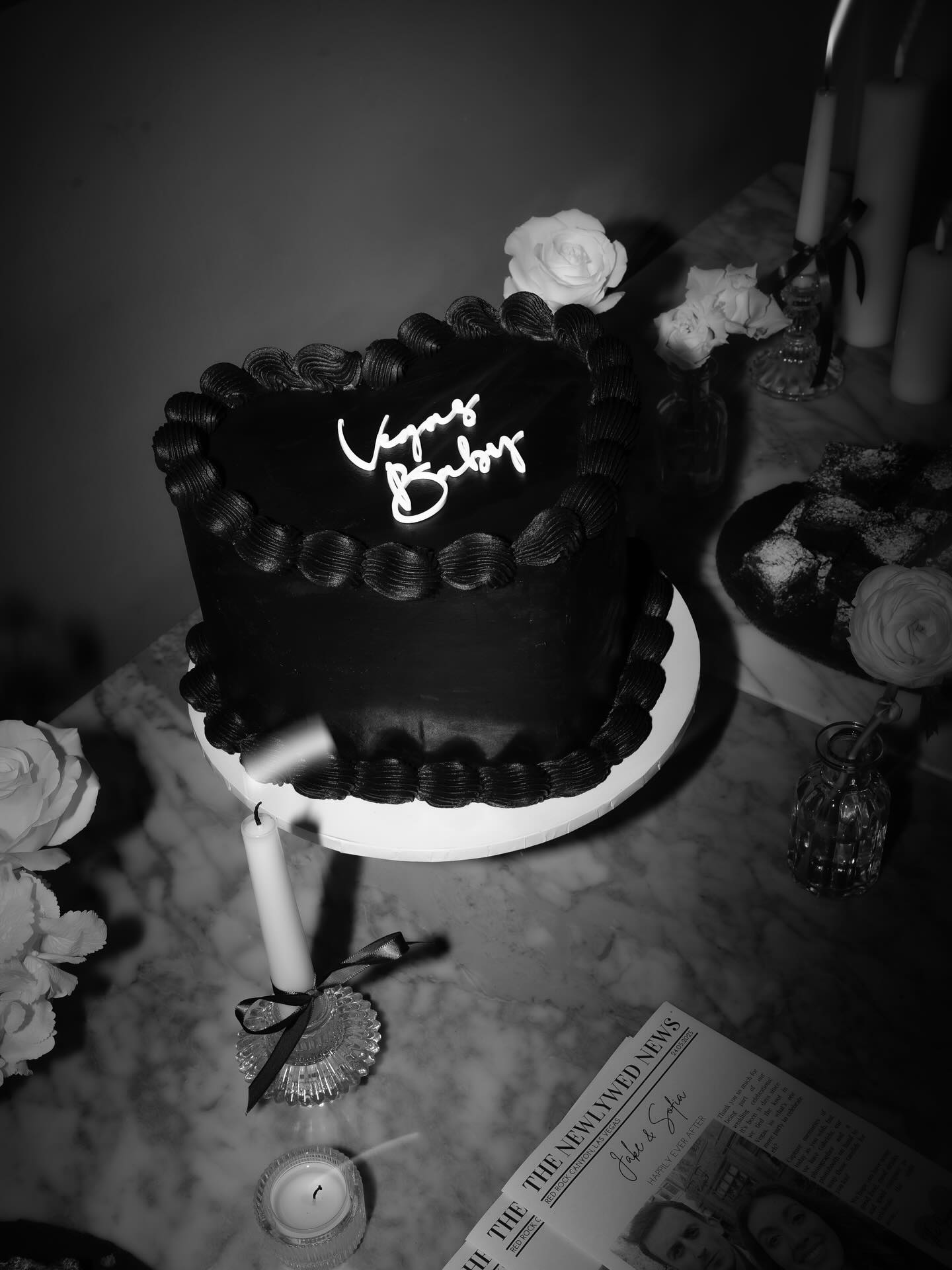 Cake number 2 for S&J
Photography @gabrielasphotographyandfilm
Flowers @houseofbloomfloral
Cake charm @beamandrae_laser
.
#cakedecorating #cakestyle #cakeart #igcakes #buttercream #leeds #westyorkshire #leedsbaker #tiercake #weddingcakesideas #weddingcake #weddingcakedesign #bespokeweddingcakes #weddingcakeinspiration #prettyweddingcakes #texturecake #uniqueweddingcakes #weddingcakeinspo #whiteweddingcake #whitecake #texturedcake #prettywedding #heartcakes #weddingcakes #lambethcake #lambethweddingcake #vinatgecake