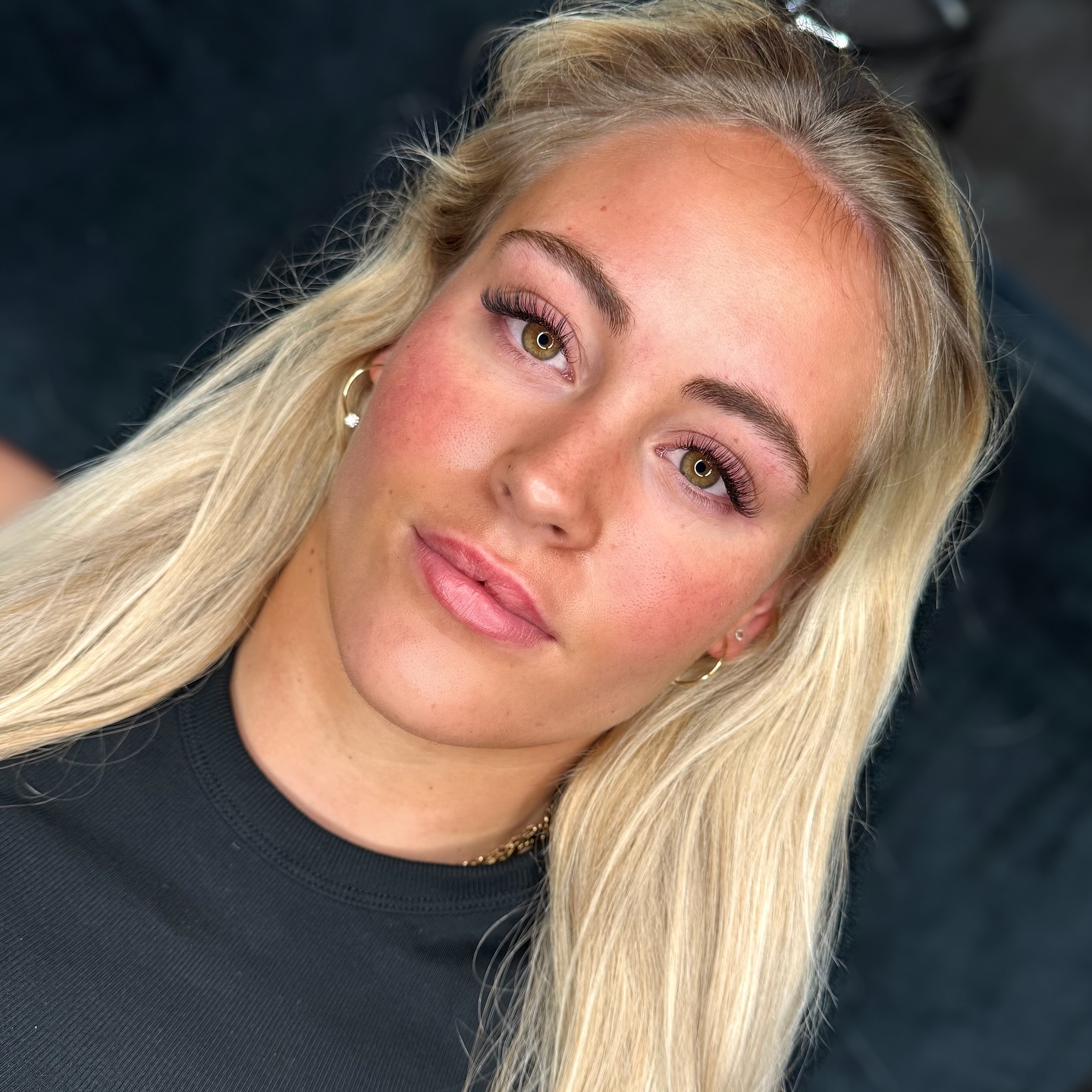 WOWโฆ how stunning is she?! ๐ฅตโจ
Serving looks with this flawless set of classic lash extensions in the dreamy doll eye style ๐๐
Who else is obsessed with this soft but striking vibe?!
#wetlook #bristol #bristollashes #russianvolume #classiclashes #wispylashextensions #hybridlashes #lashes #lashextensions #foryou #fyp